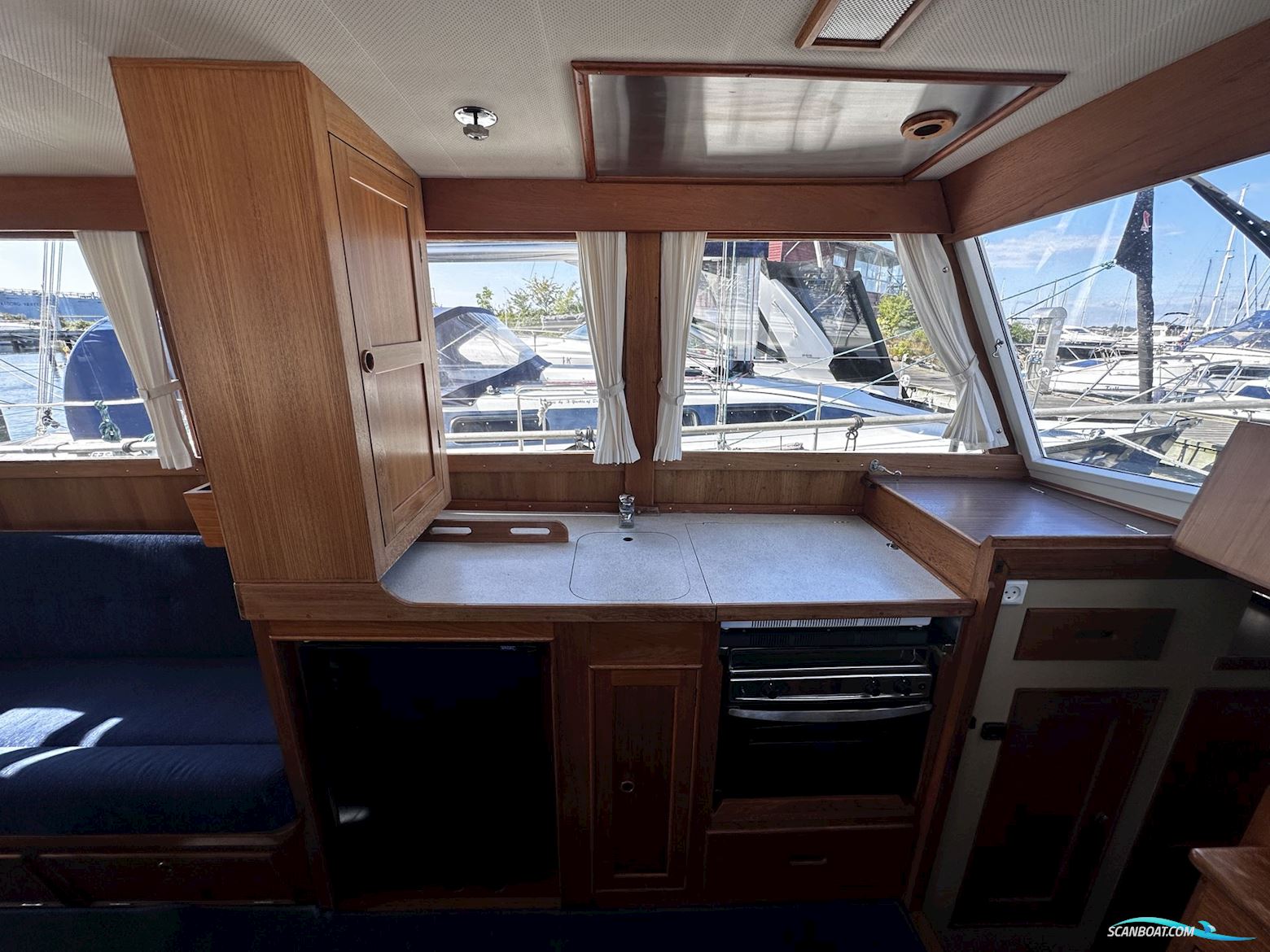 Grand Banks 32