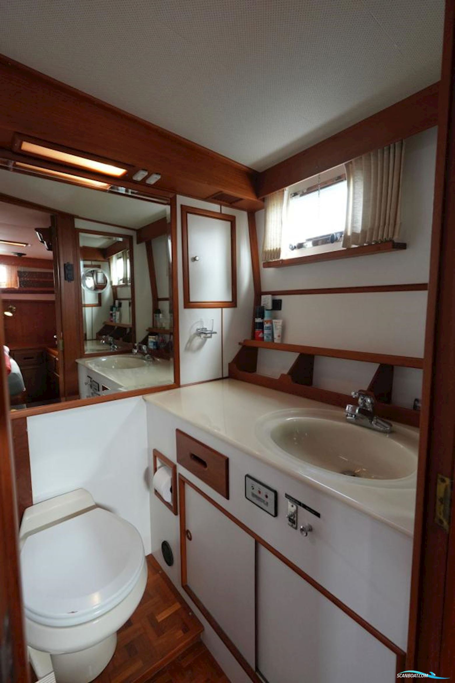 Grand Banks 46 Motor Yacht