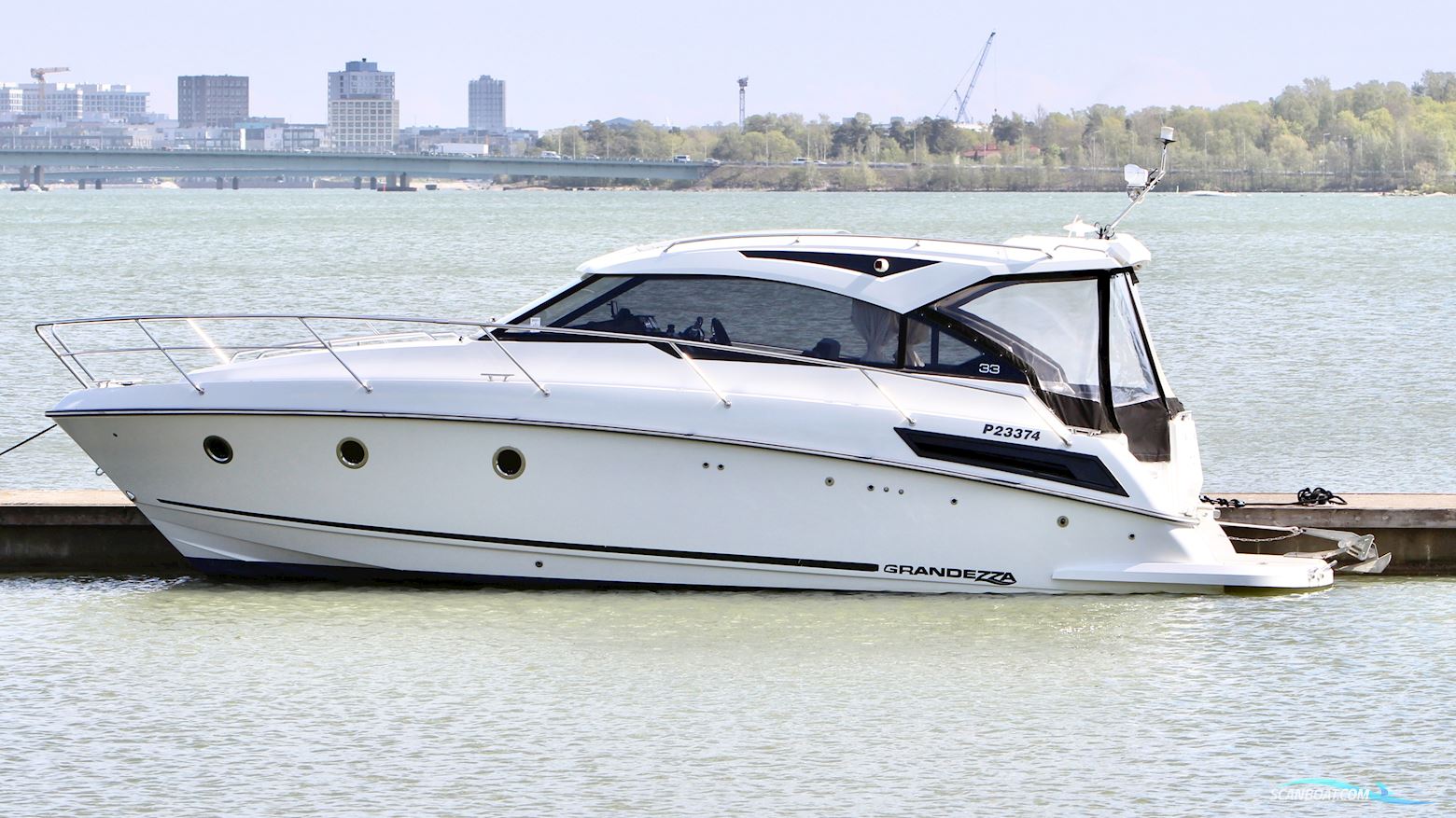 Grandezza 33 OC Motorbåd 2015, med Mercruiser 4.5 Axius Premium 250 motor, Finland