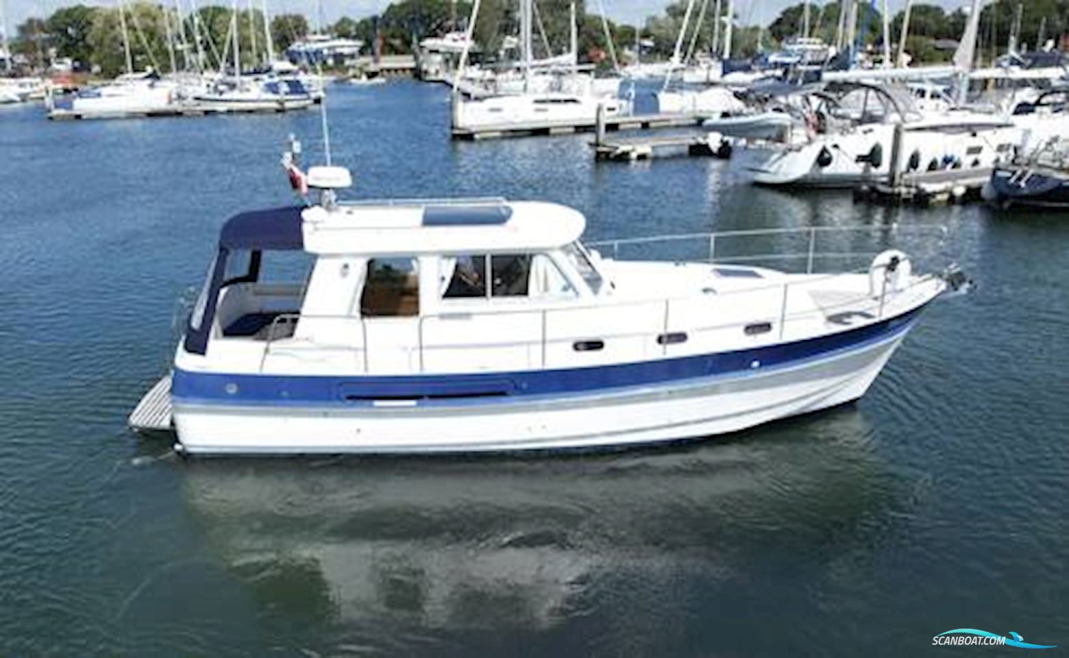Hardy Marine 32 Commander