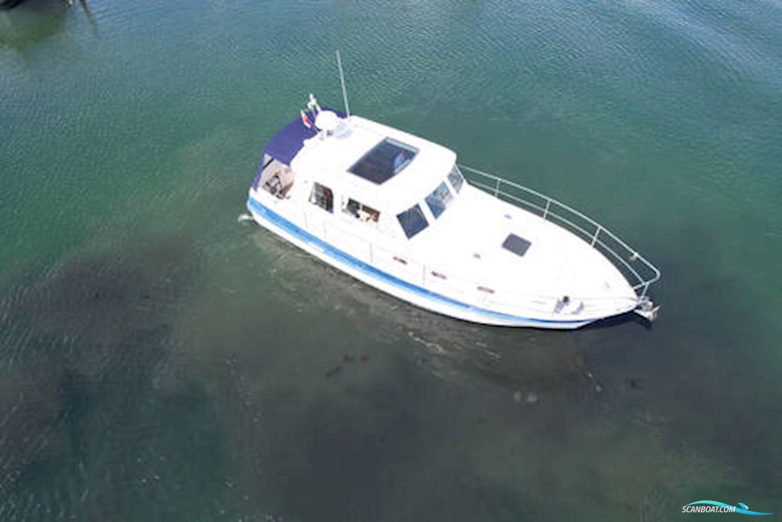 Hardy Marine 32 Commander