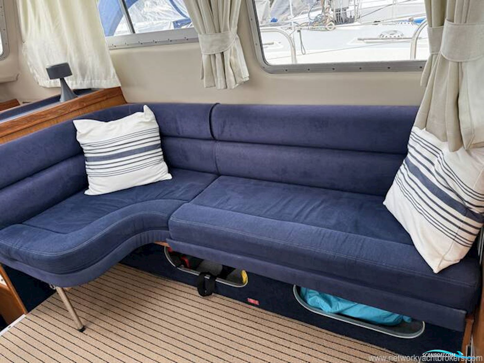 Hardy Marine 32 Commander
