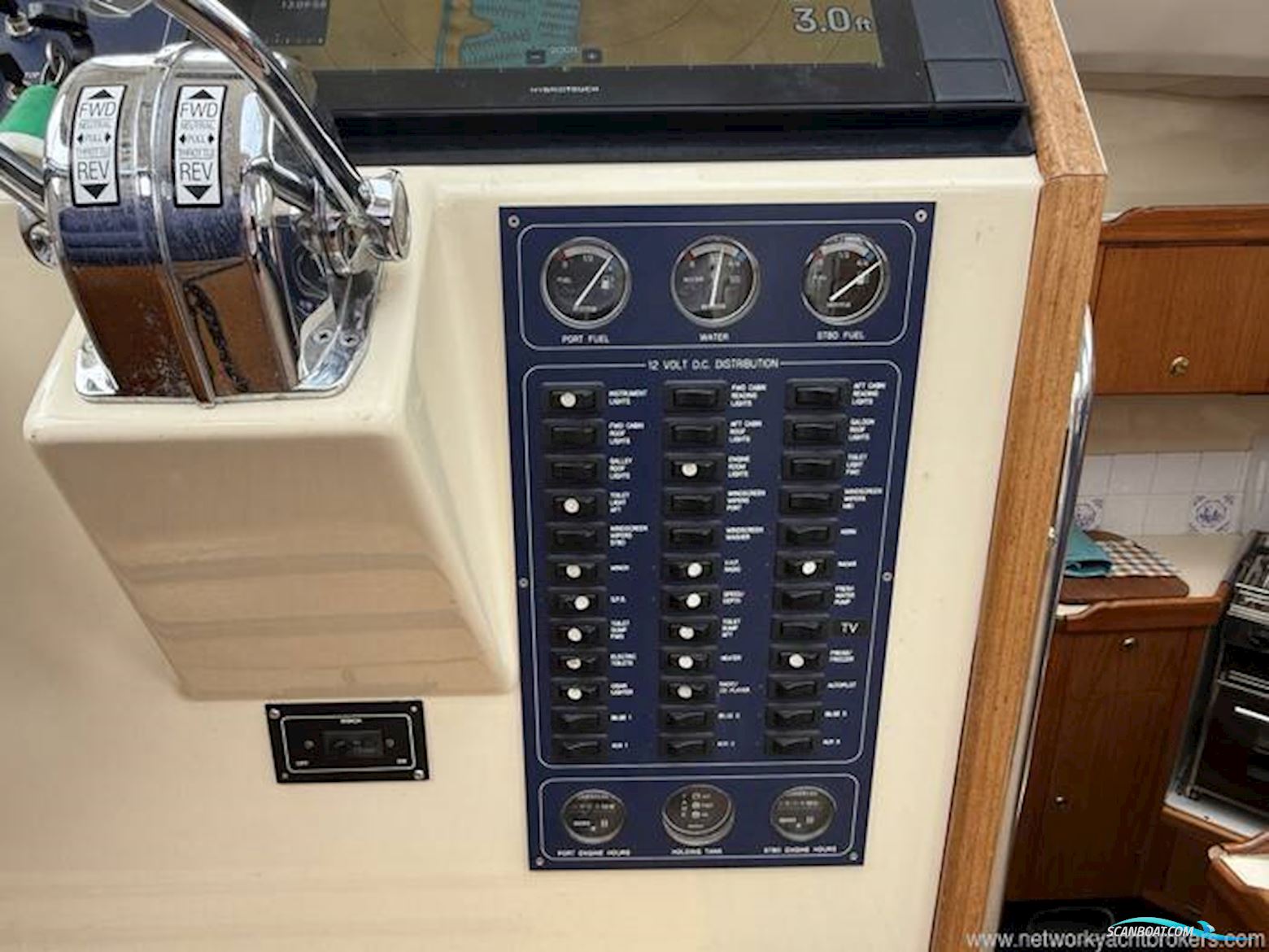 Hardy Marine 32 Commander
