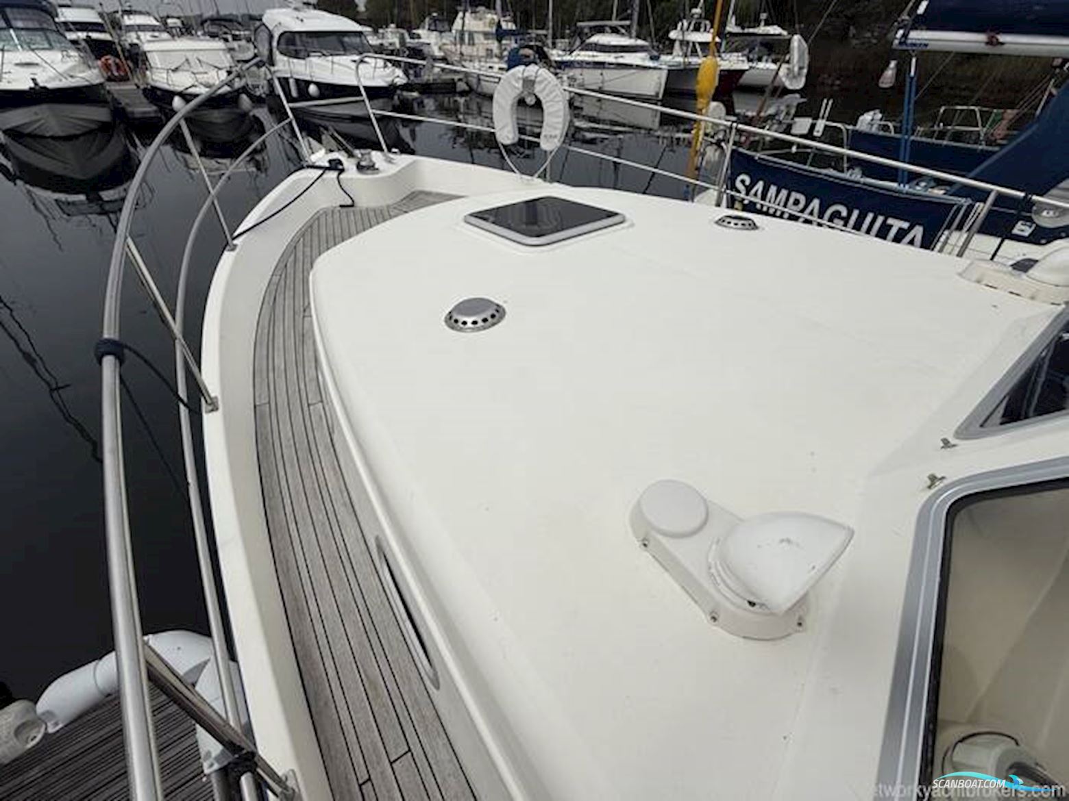 Hardy Marine 32 Commander
