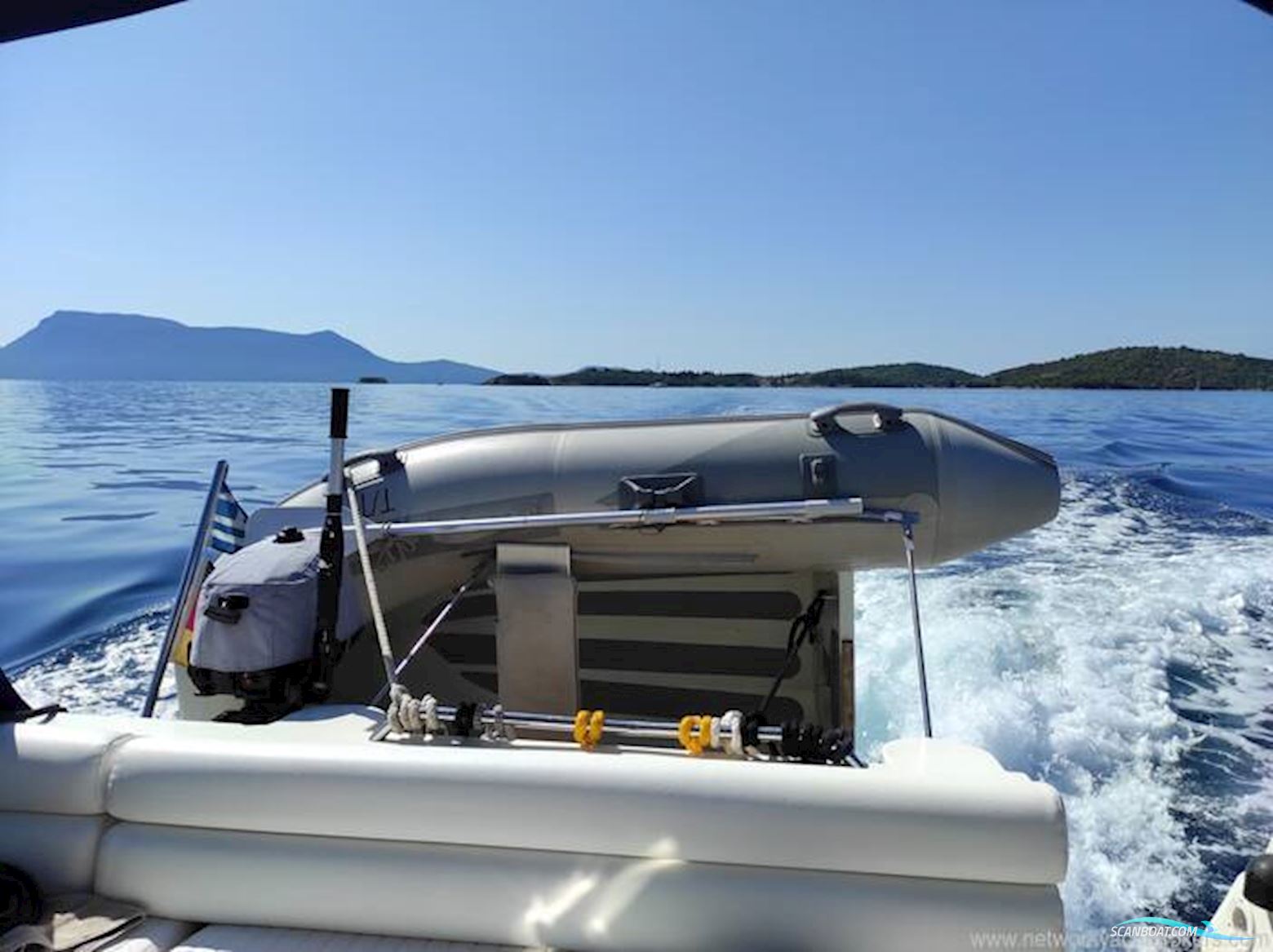 Hardy Marine Seawing 305