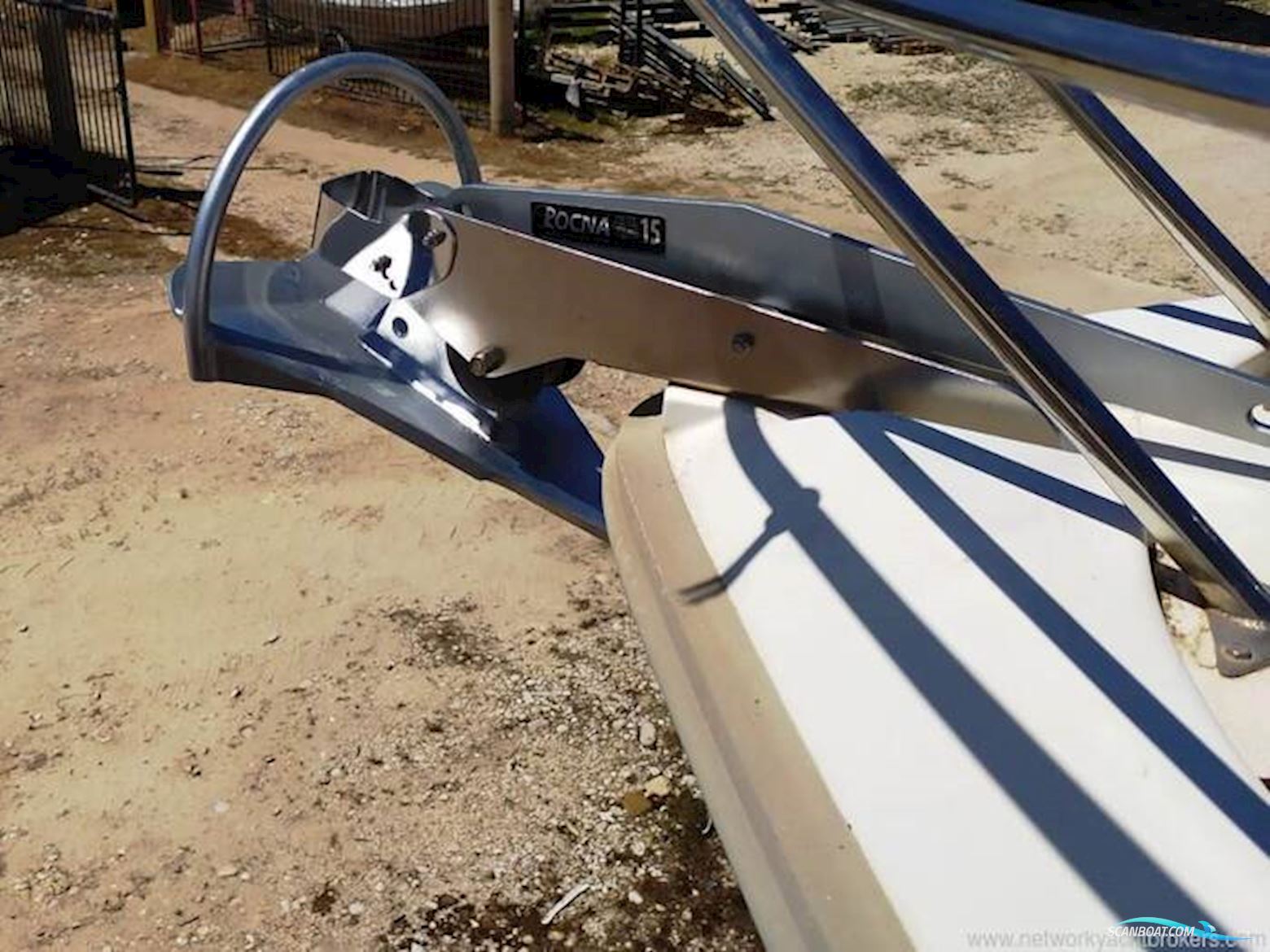 Hardy Marine Seawing 305