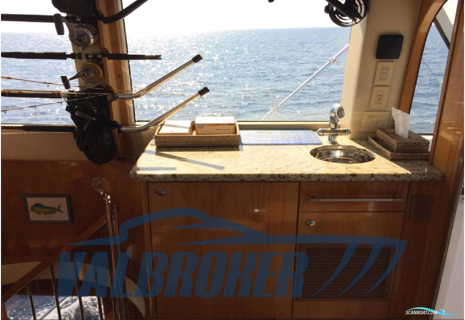 Hatteras 70' Convertible