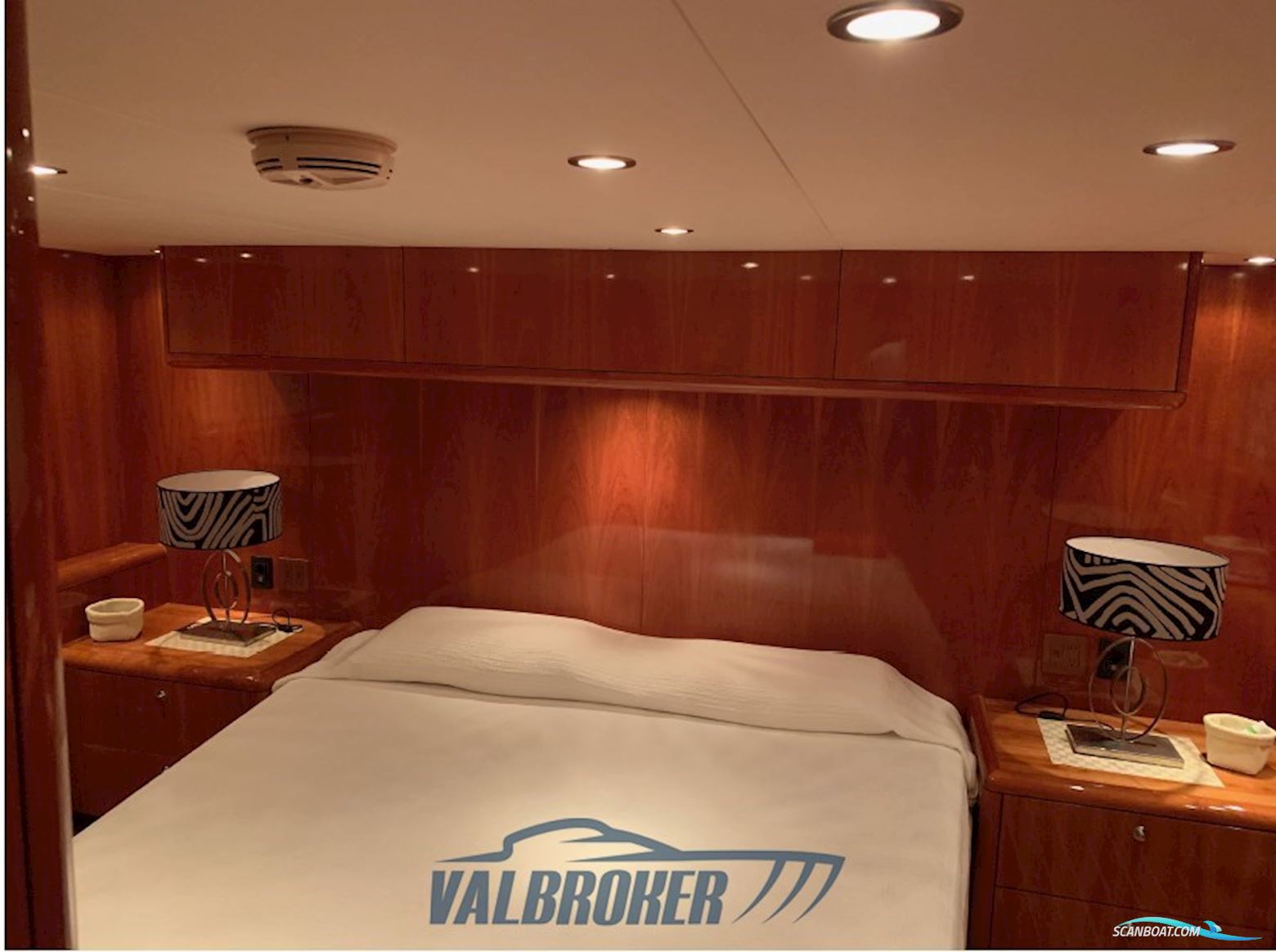 Hatteras 70' Convertible