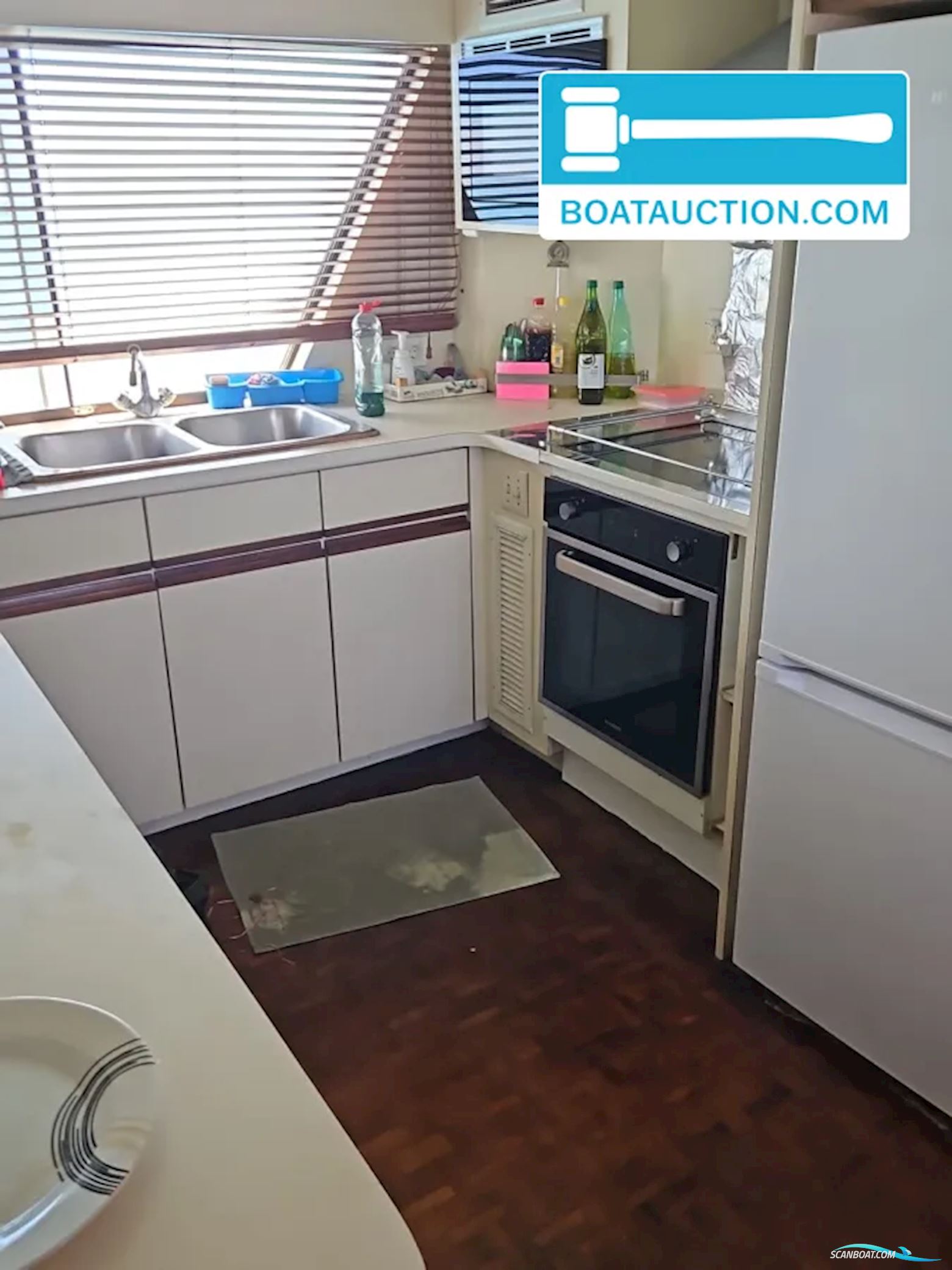 Hatteras 72