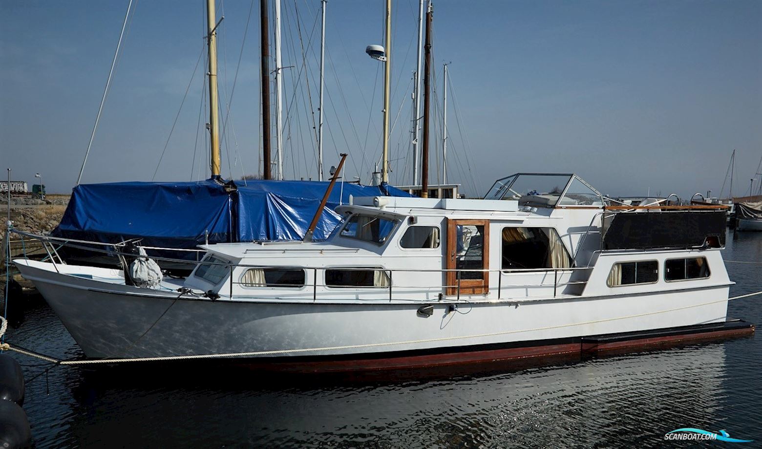 Helårs Motorbåd Med Flybridge 44 Fod Hoekstrakruiser