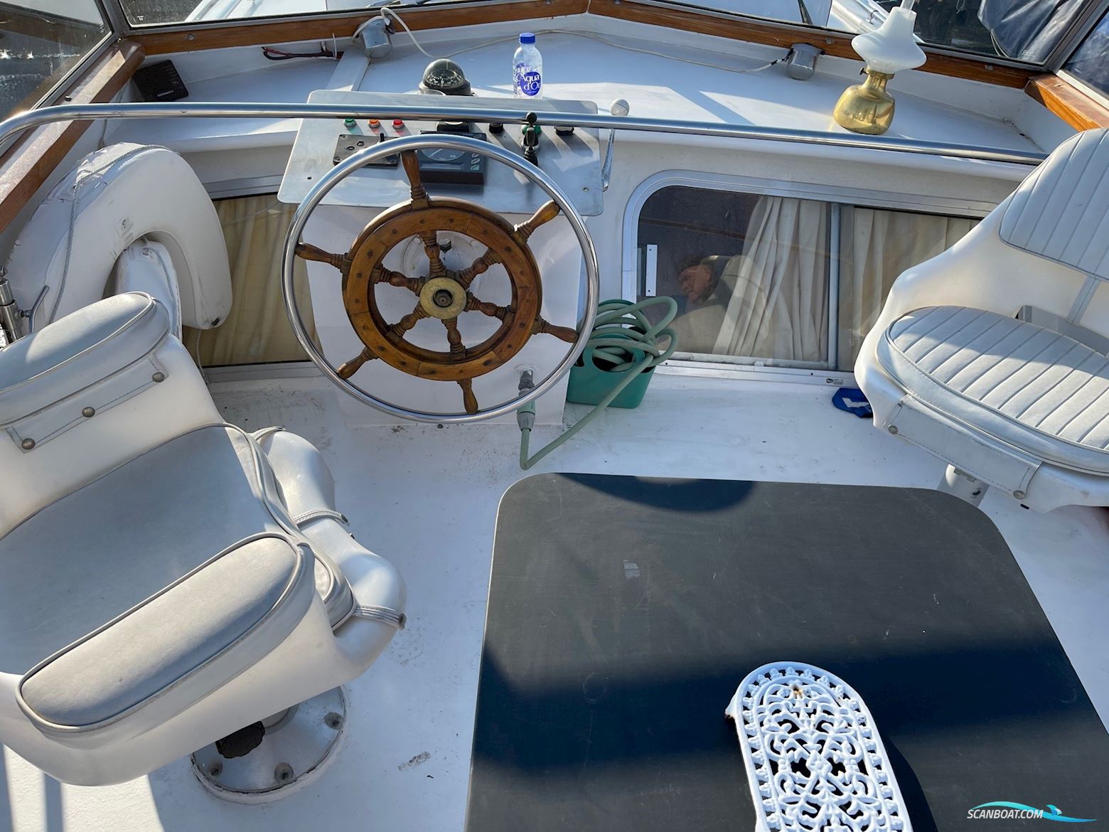 Helårs Motorbåd Med Flybridge 44 Fod Hoekstrakruiser
