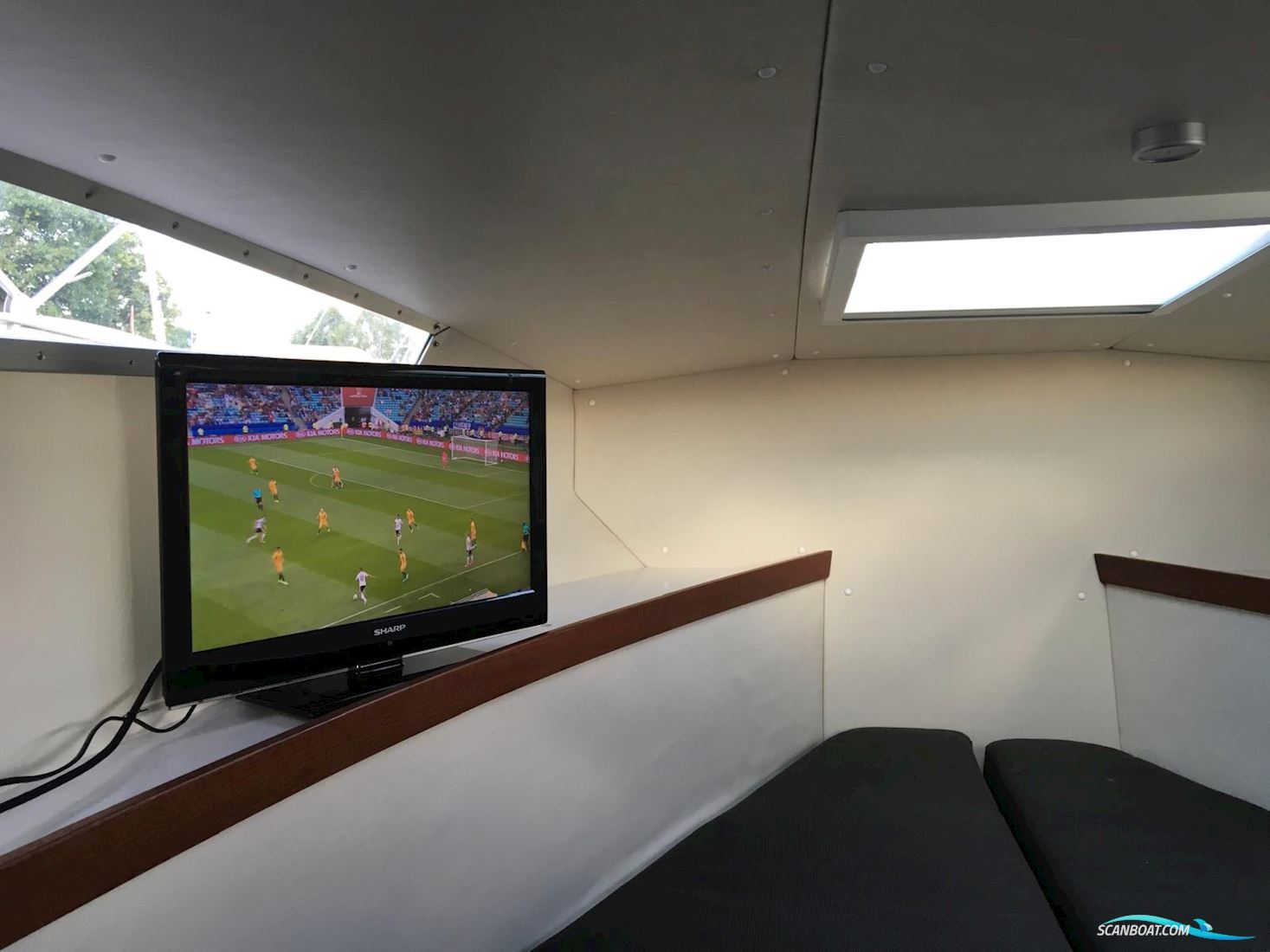 Hilter Royal 840 Flybridge