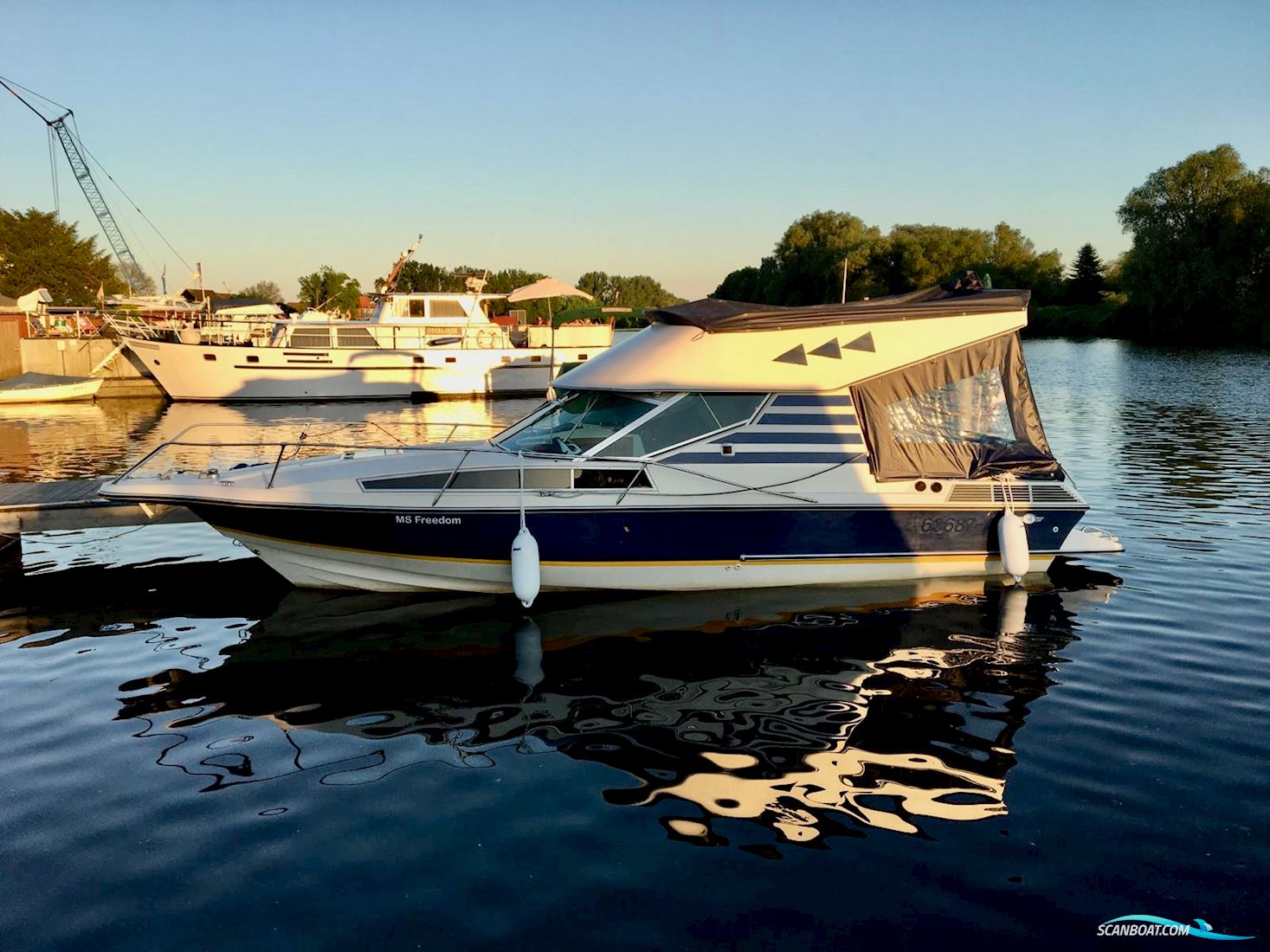 Hilter Royal 840 Flybridge