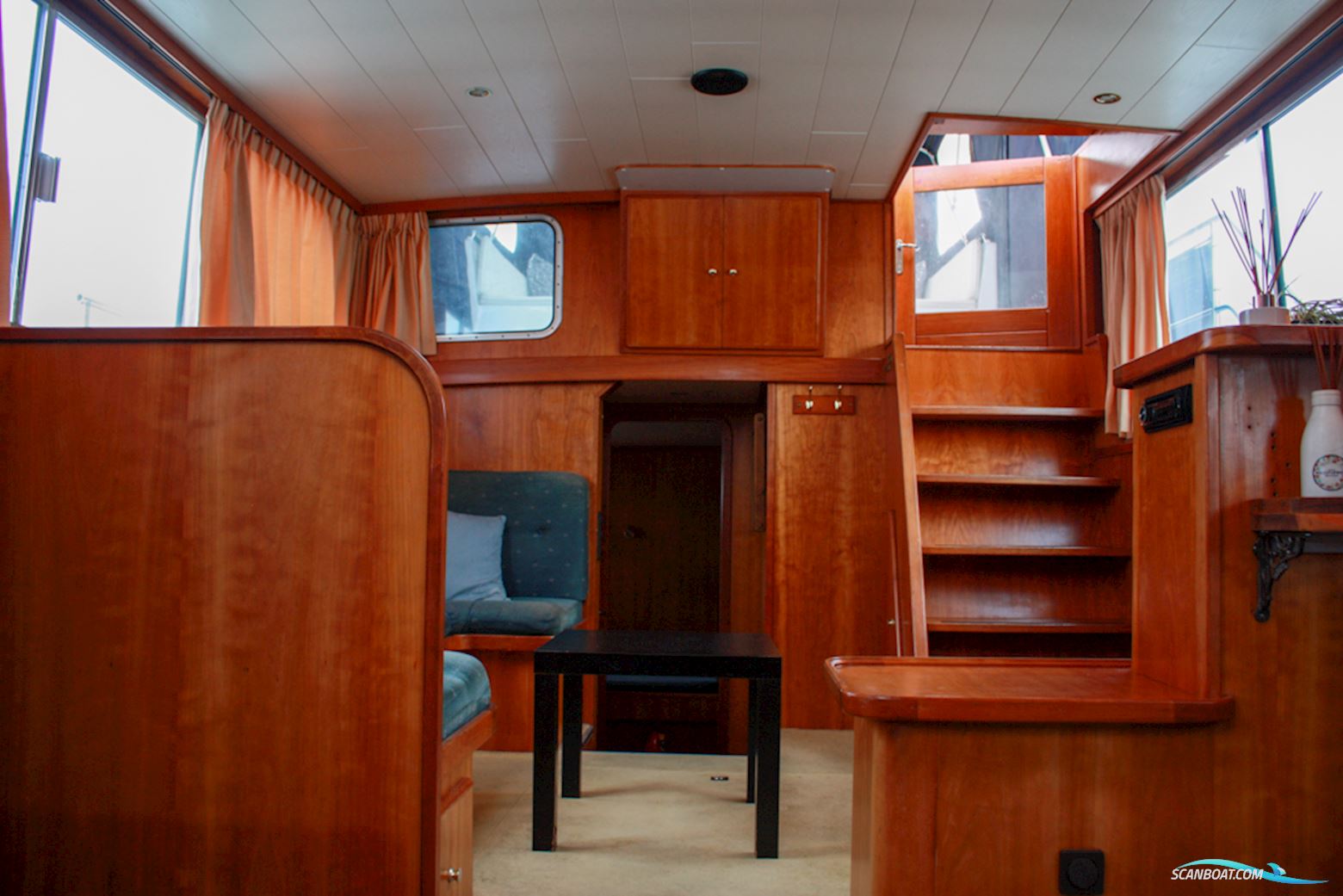 Hollandia 1250 Steel Cruiser