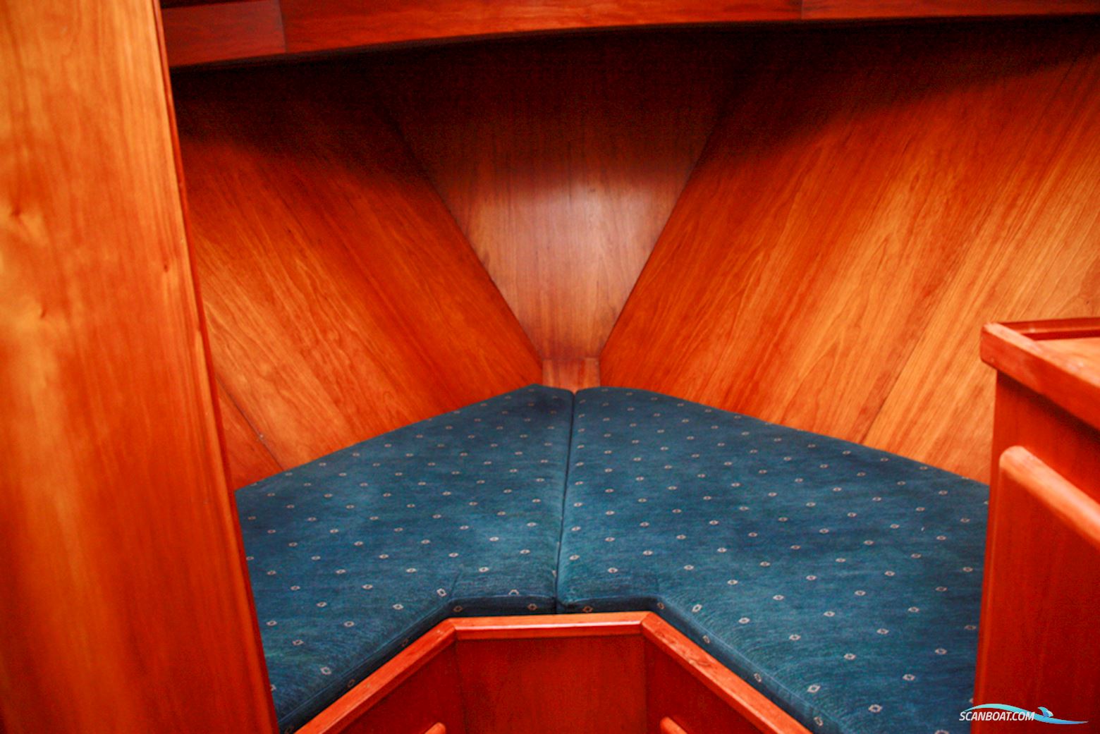 Hollandia 1250 Steel Cruiser