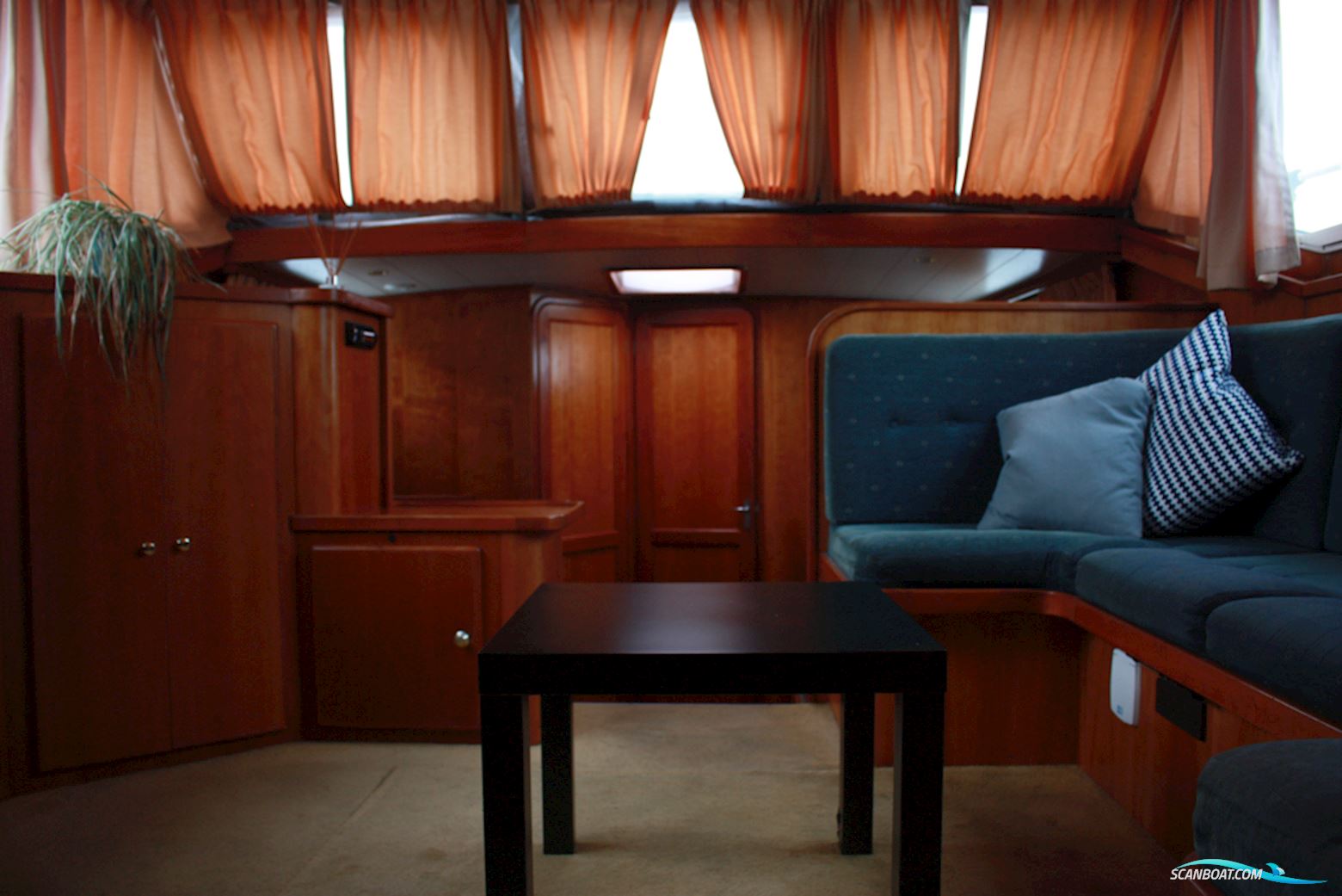 Hollandia 1250 Steel Cruiser