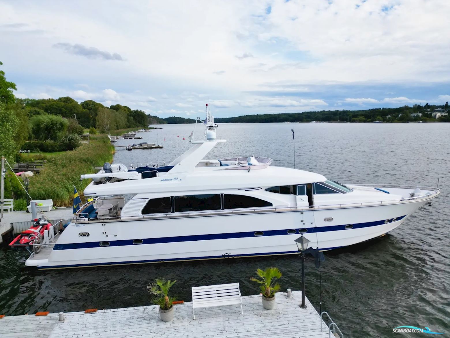 Horizon Elegance 80 wide body Motorbåd 2000, med MTU motor, Sverige