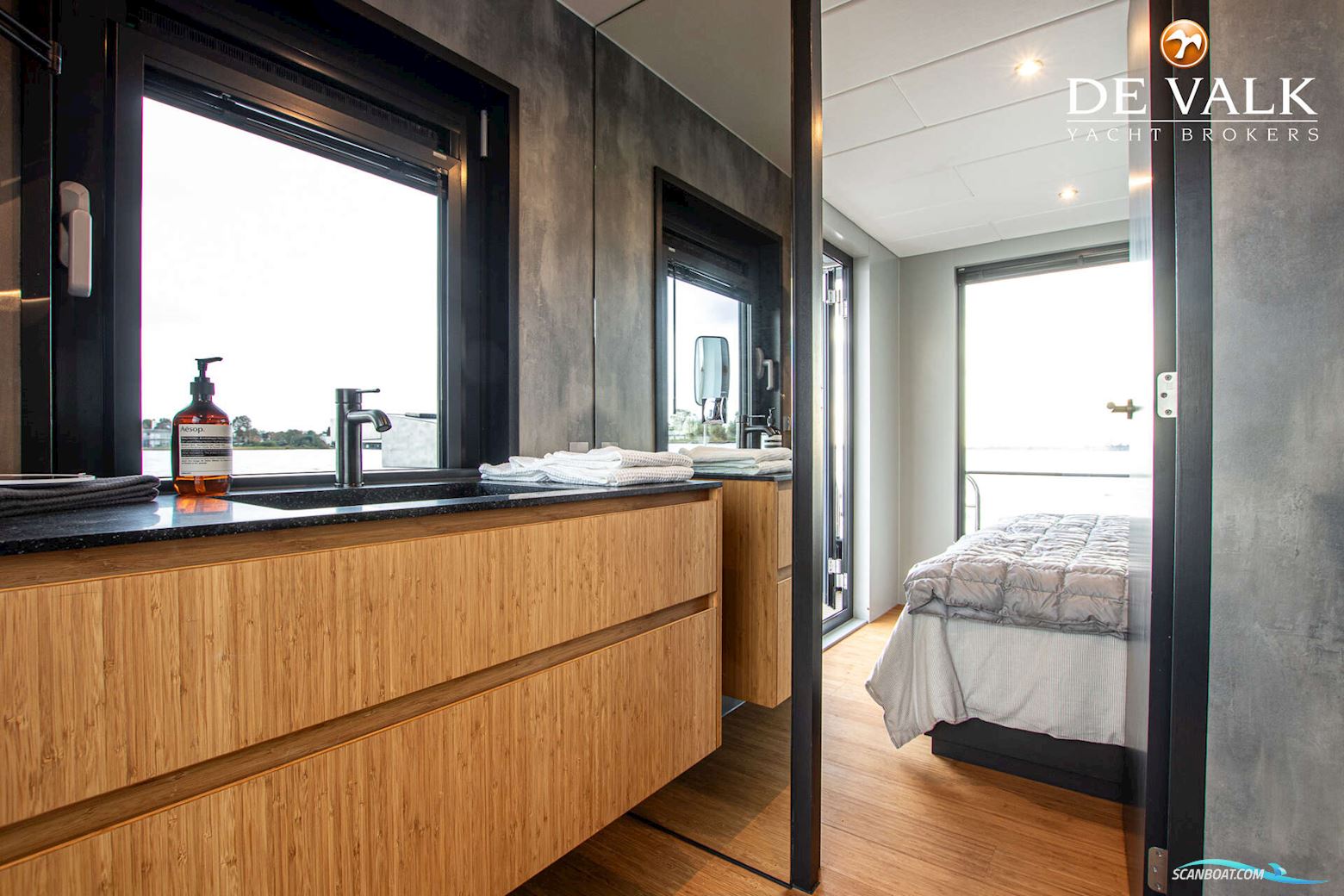 Houseboat Waterloft Luxemotor