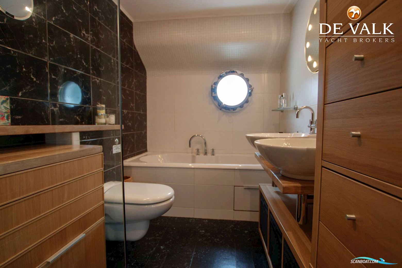 Houseboat Waterloft Luxemotor Spitz 38M