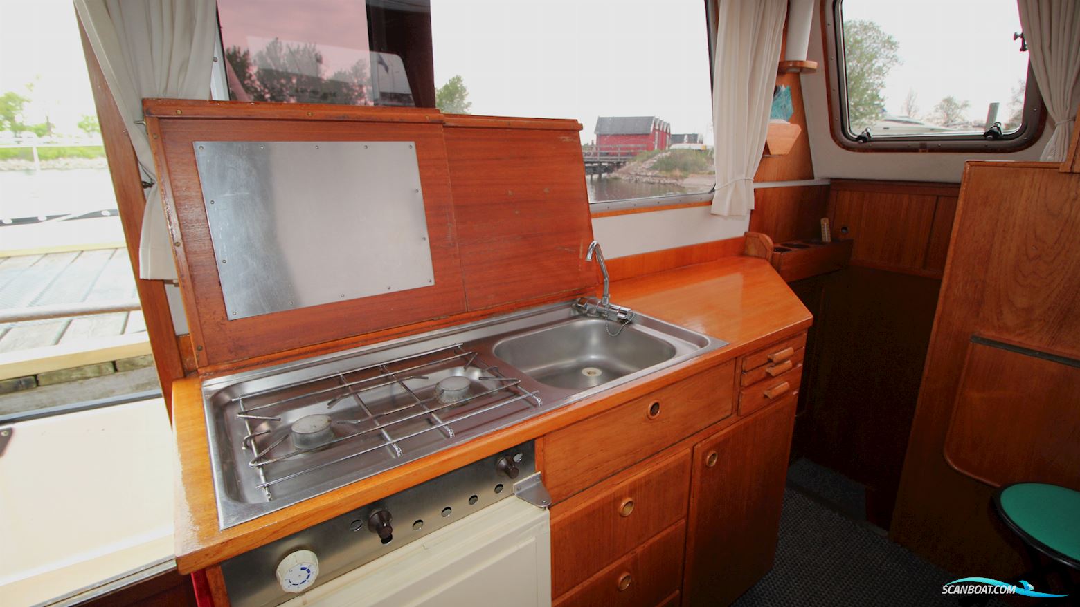 Husky Dane 900