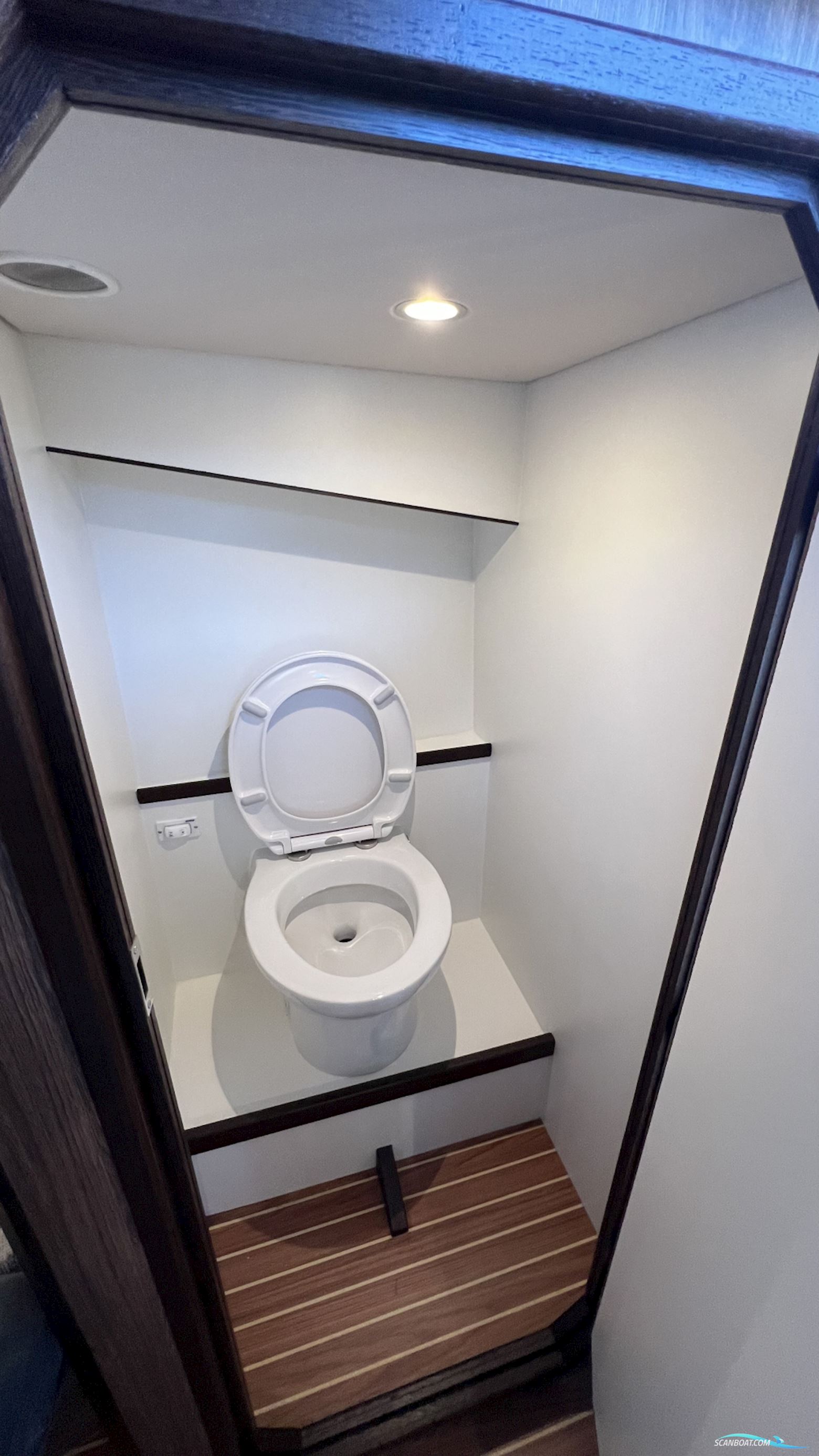 Ijzendoorn Yachts Tender Cabin 800