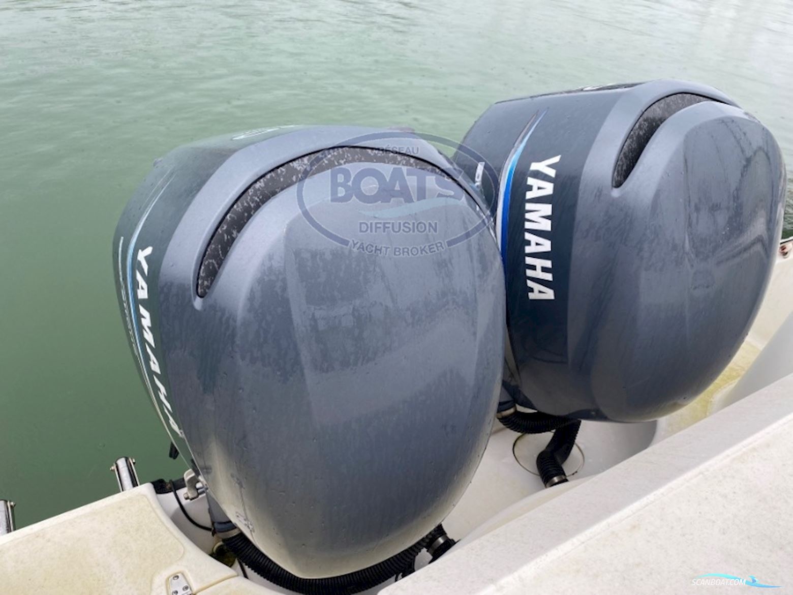 inconnu BOSTON WHALER 255 CONQUEST