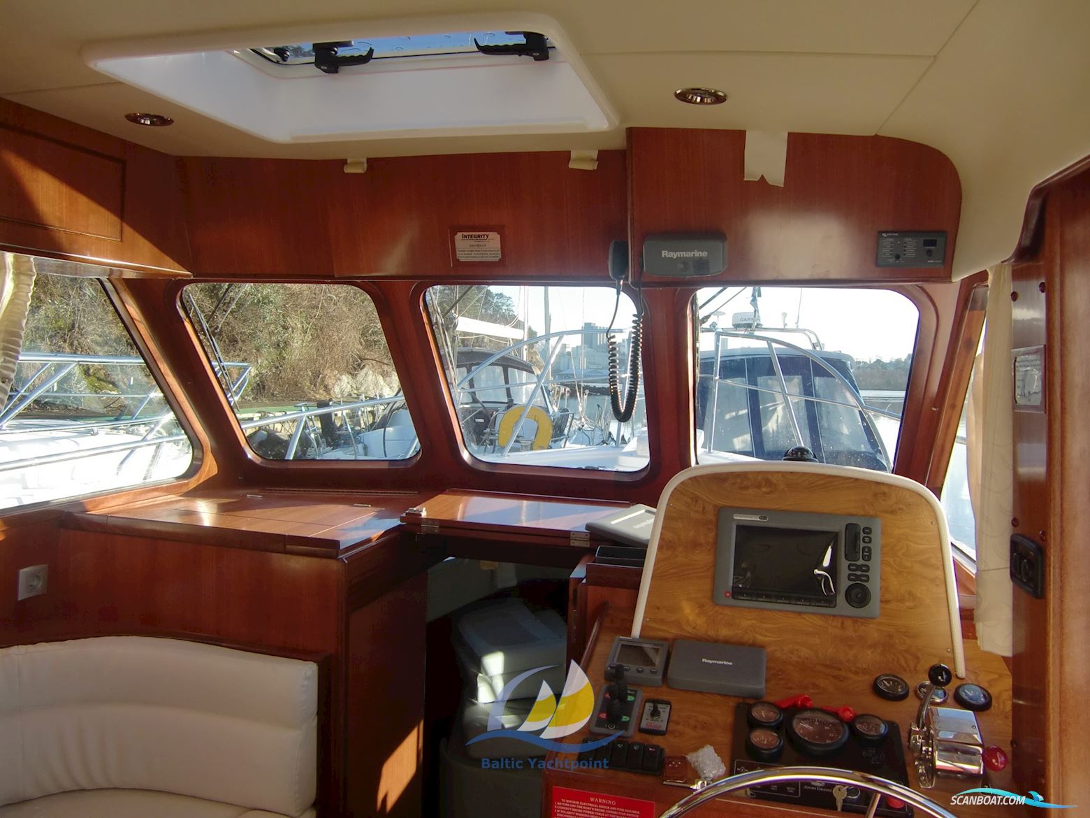 Integrity Motor Yachts Integrity 350 Sedan