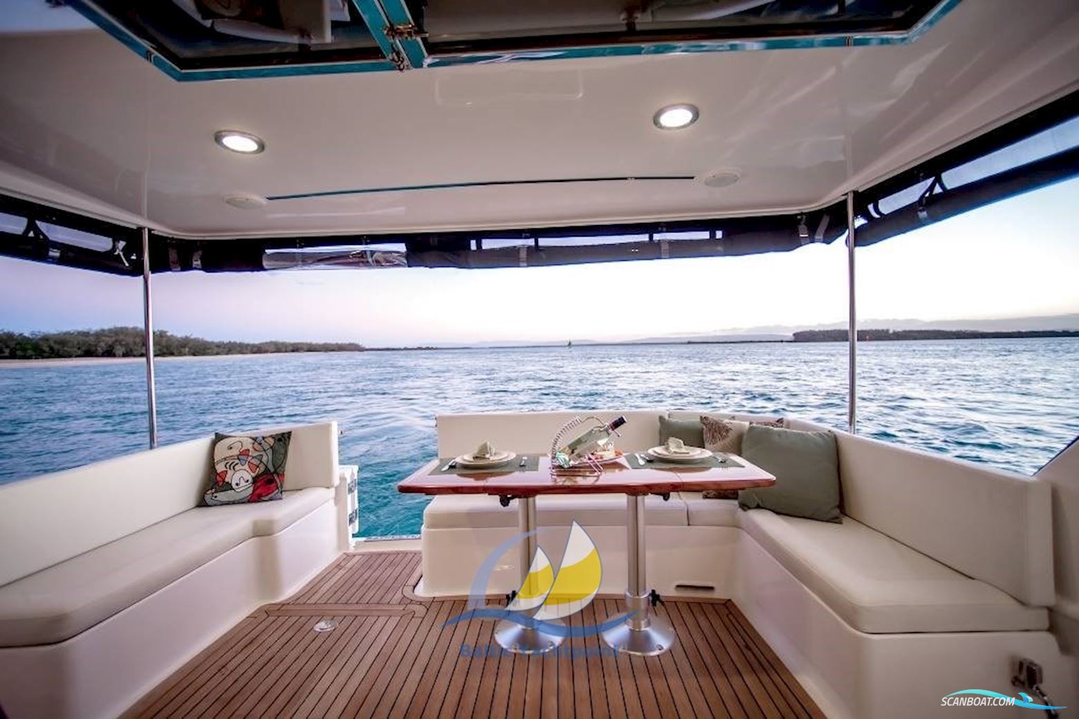 Integrity Motor Yachts Integrity 380 Fly