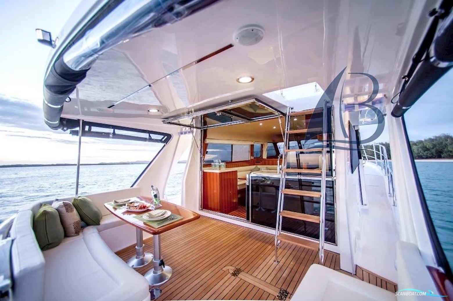 Integrity Motor Yachts Integrity 380 Fly