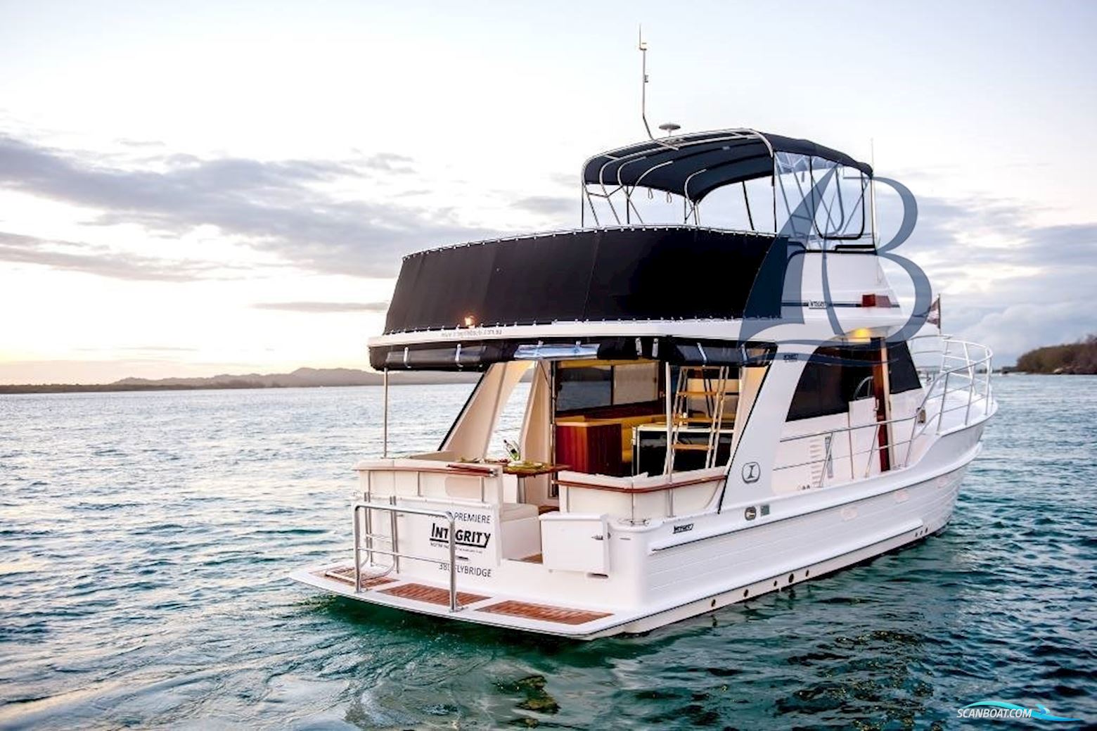 Integrity Motor Yachts Integrity 380 Fly