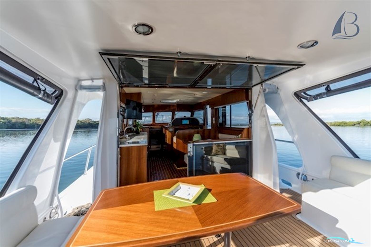 Integrity Motor Yachts Integrity 380 Sedan