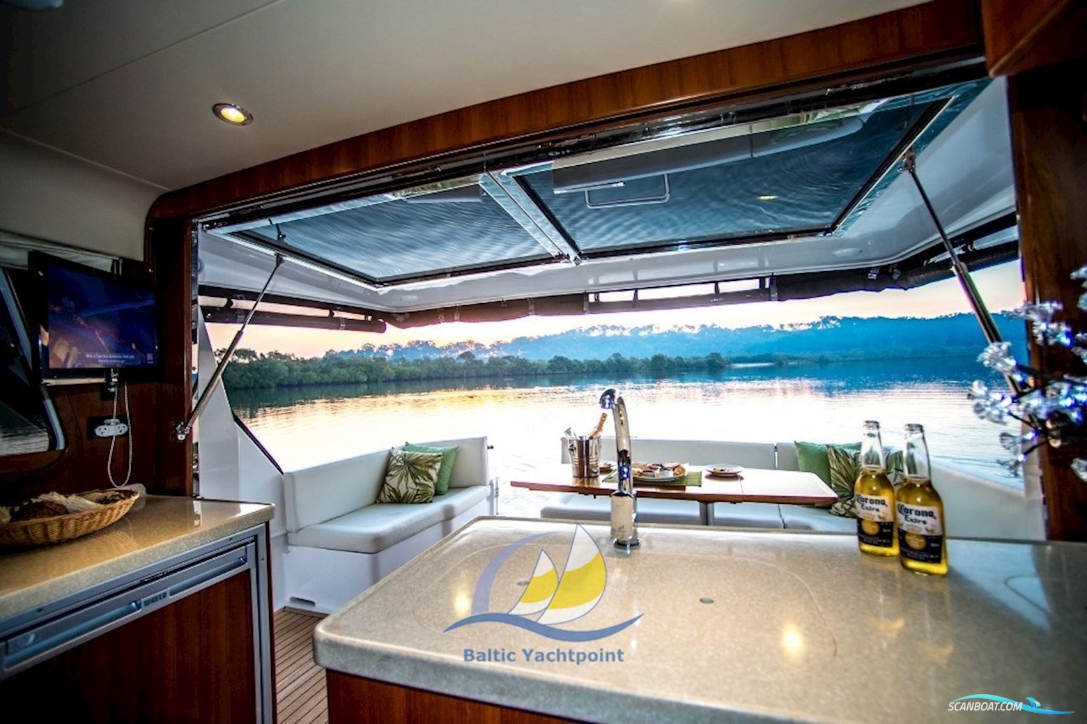 Integrity Motor Yachts Integrity 440 Sedan