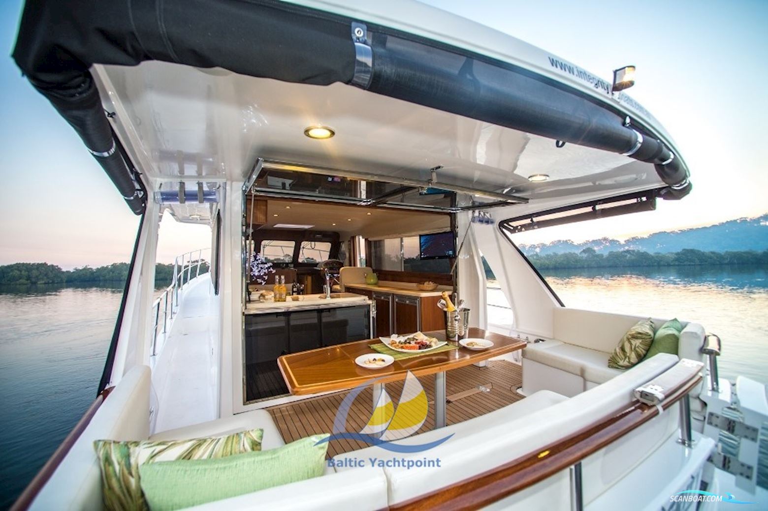 Integrity Motor Yachts Integrity 440 Sedan