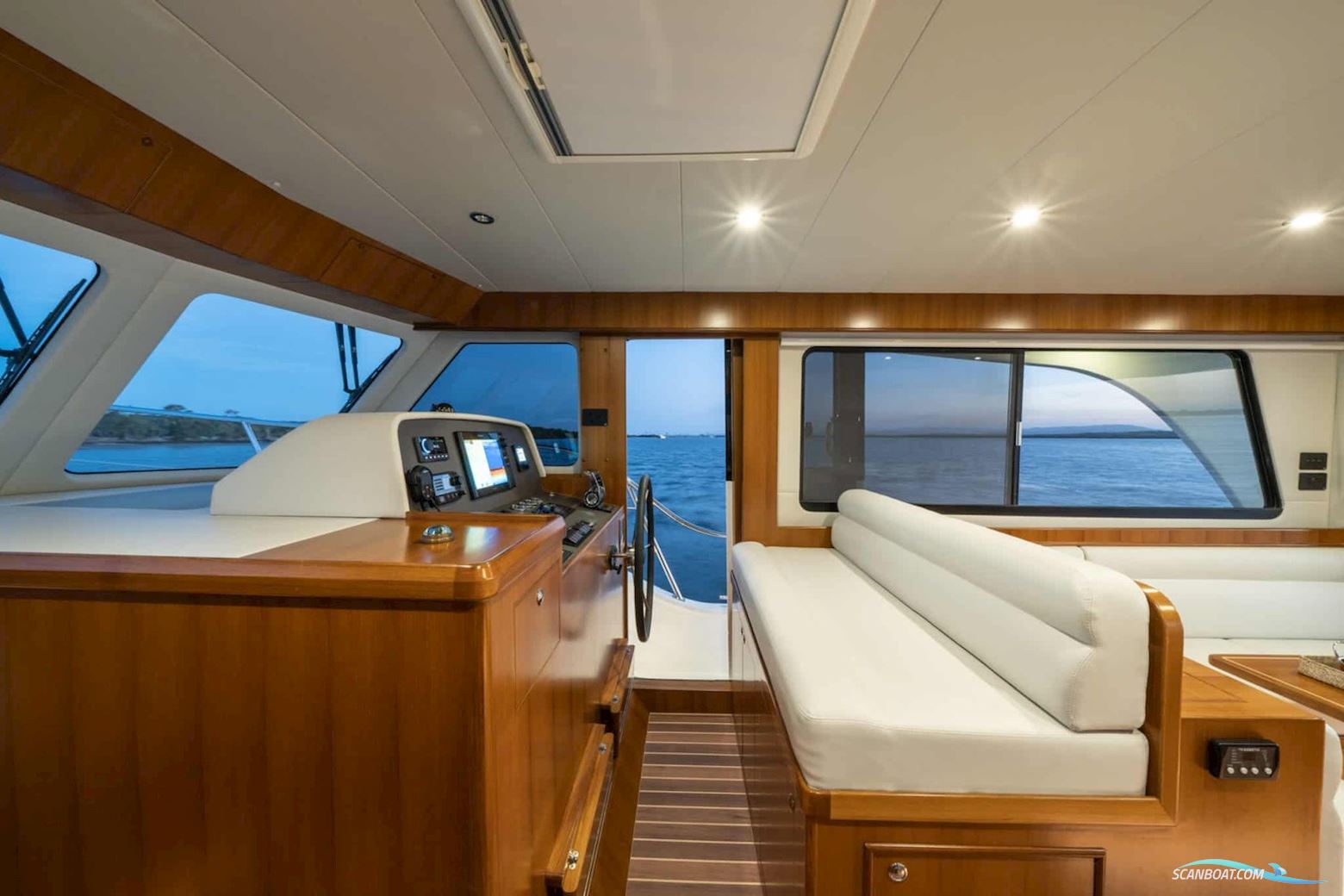 Integrity Trawlers 380Sedan