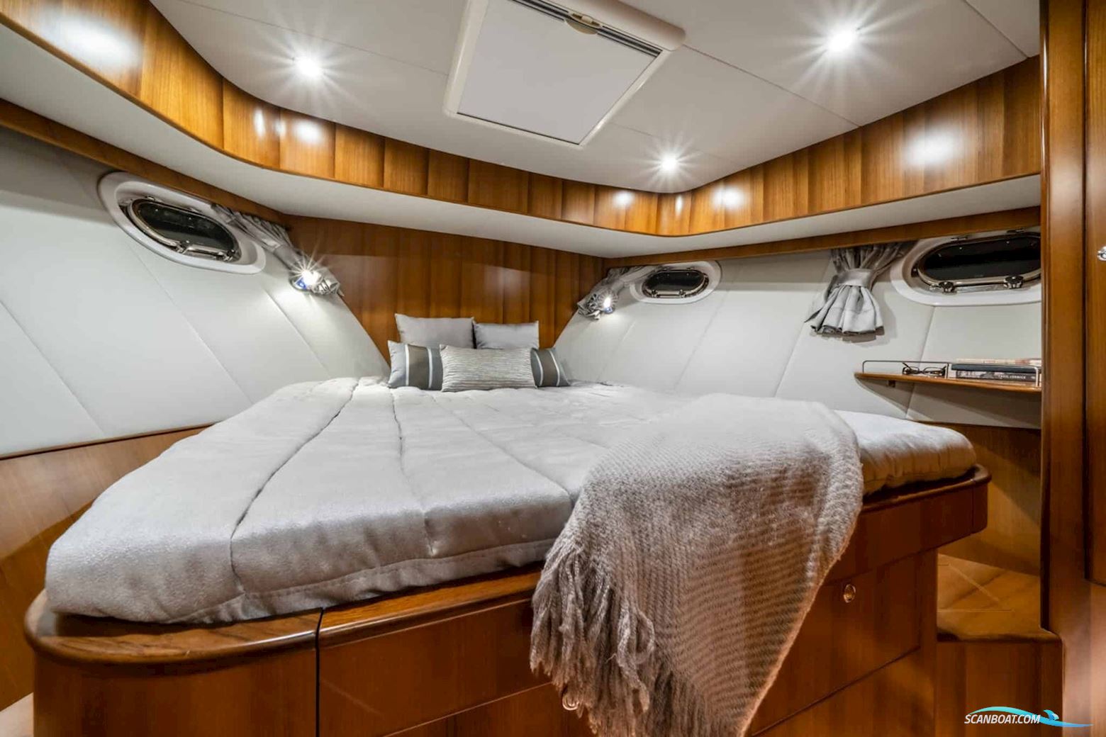 Integrity Trawlers 380Sedan