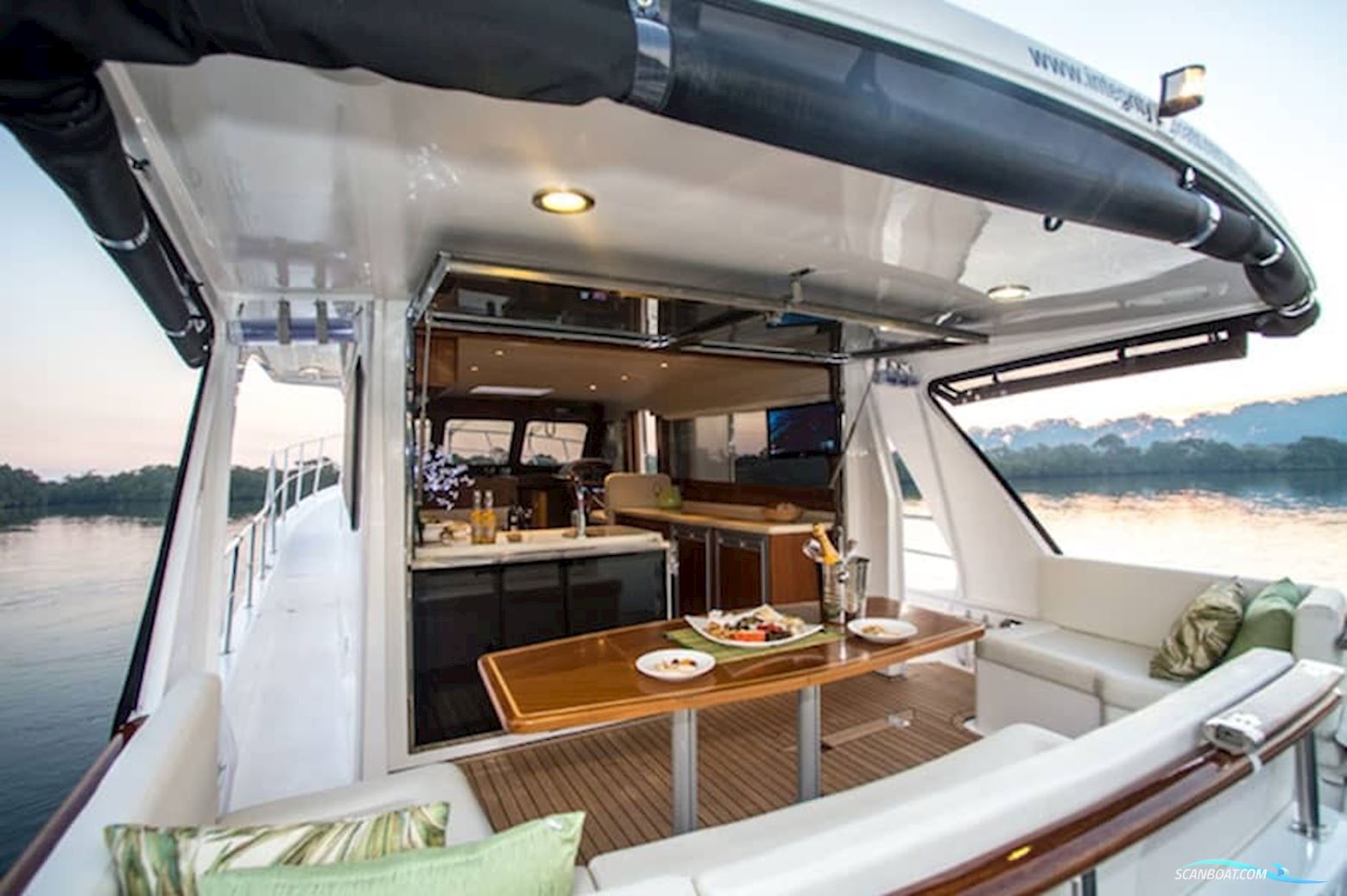 Integrity Trawlers 440Sedan