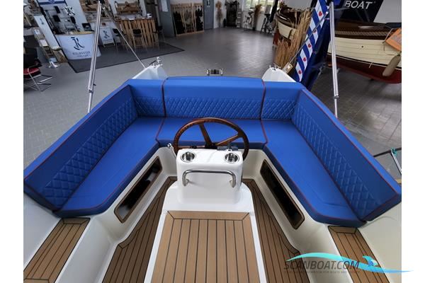 Interboat Intender 700