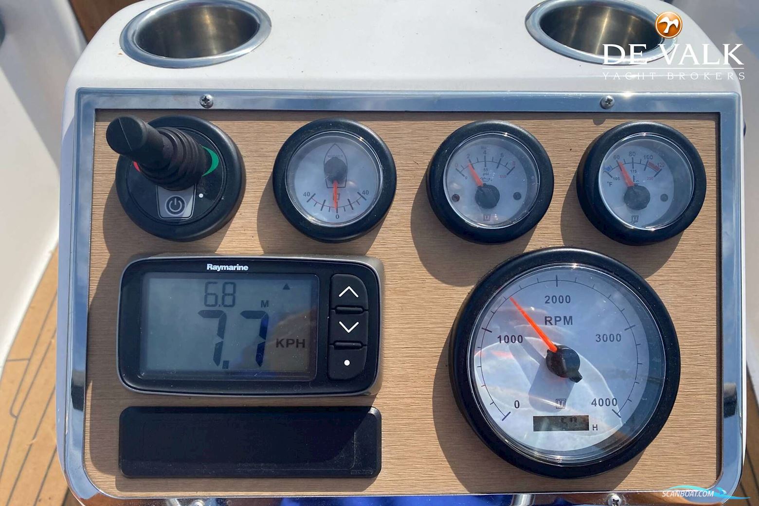 Interboat Intender 820