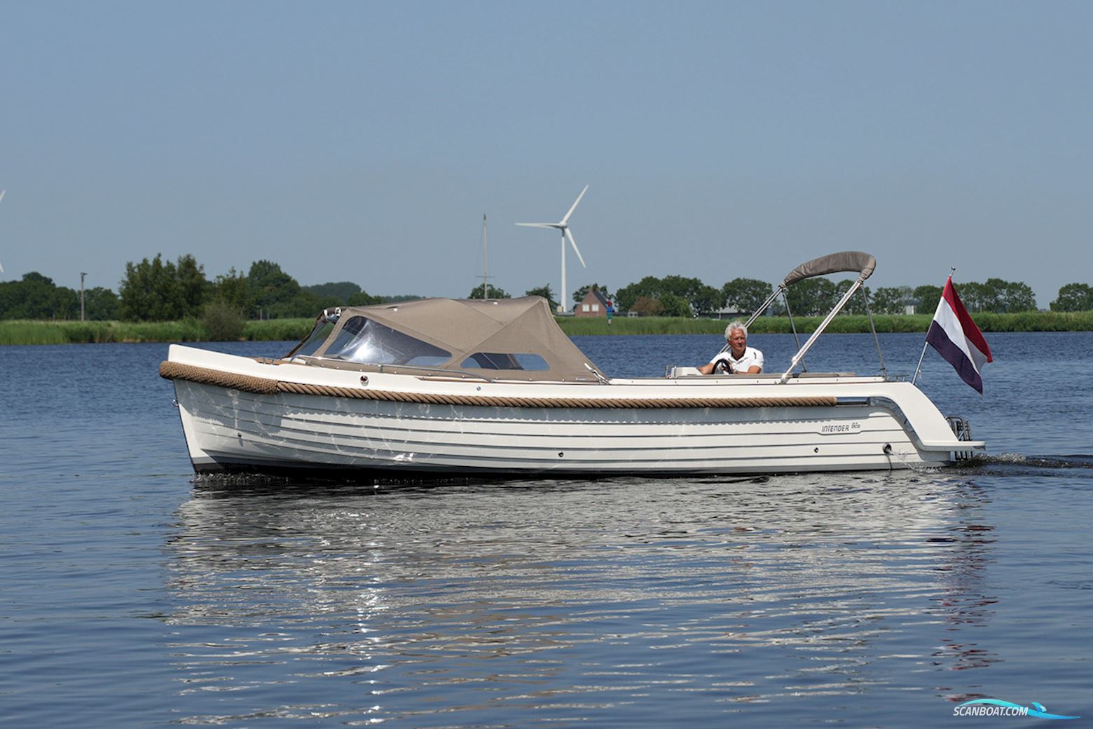 Interboat Intender 820