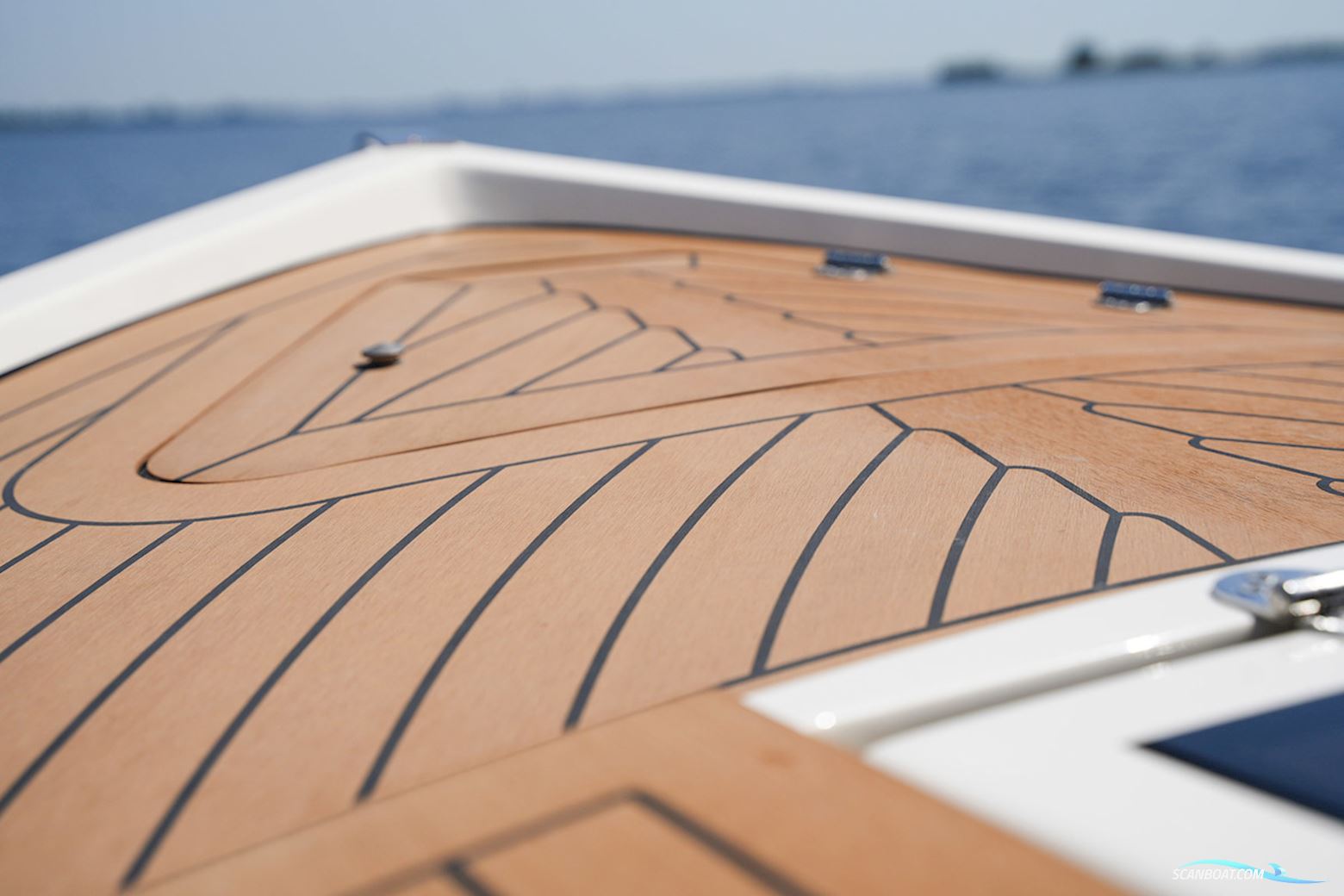 Interboat Intender 820