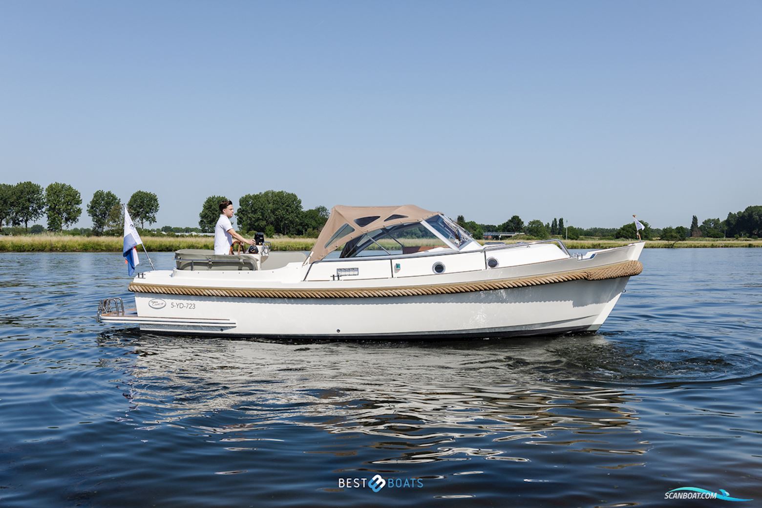 Interboat Intercruiser 27 Cabin Motorbåd 2020, med Volvo Penta is Een Zweeds Merk Dat Wereldwijd Bekendstaat om Betrouwbare en Krachtige Scheepsmotoren en Aandrijfsystemen. Ze Leveren Zowel Diesel- al motor, Holland