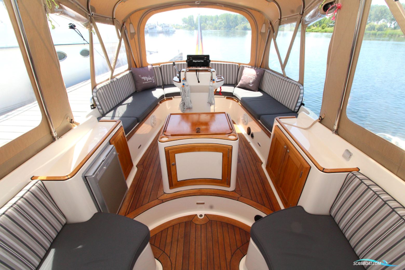 Intercruiser 27 Cabin