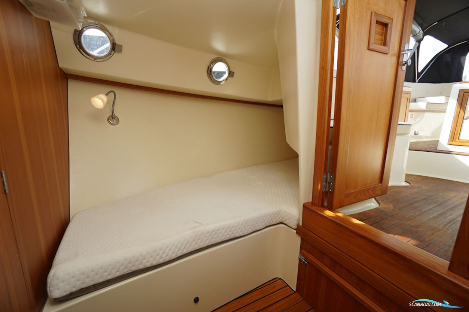 Intercruiser 27 Cabin