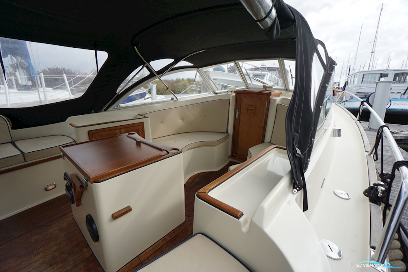 Intercruiser 27 Cabin