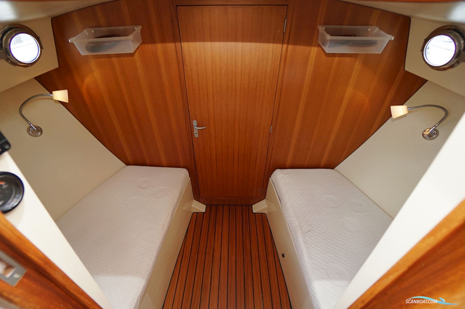 Intercruiser 27 Cabin