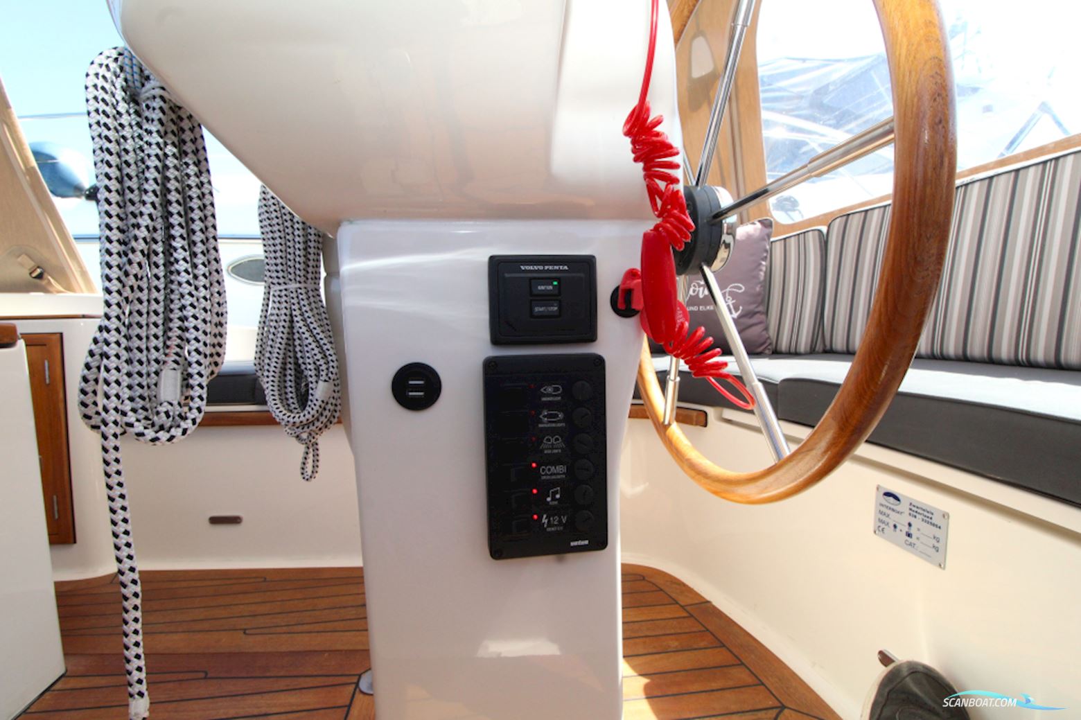 Intercruiser 27 Cabin