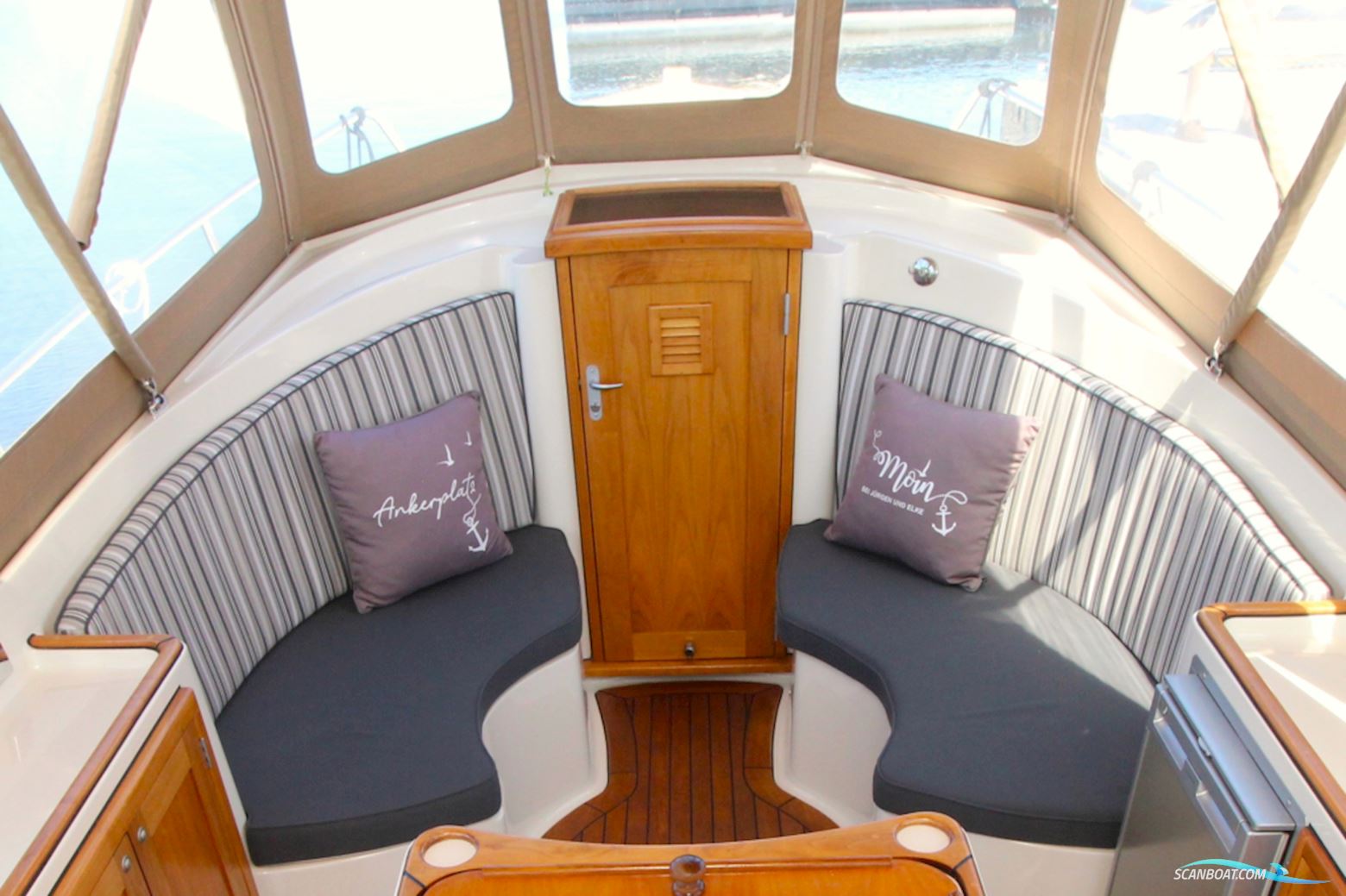 Intercruiser 27 Cabin