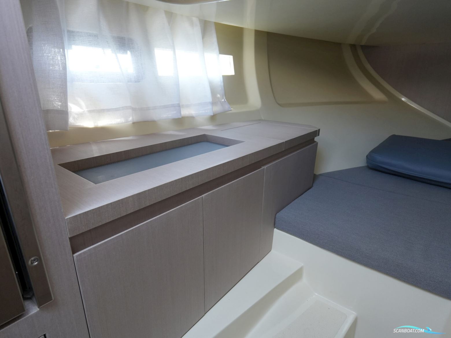 Invictus 270 CX