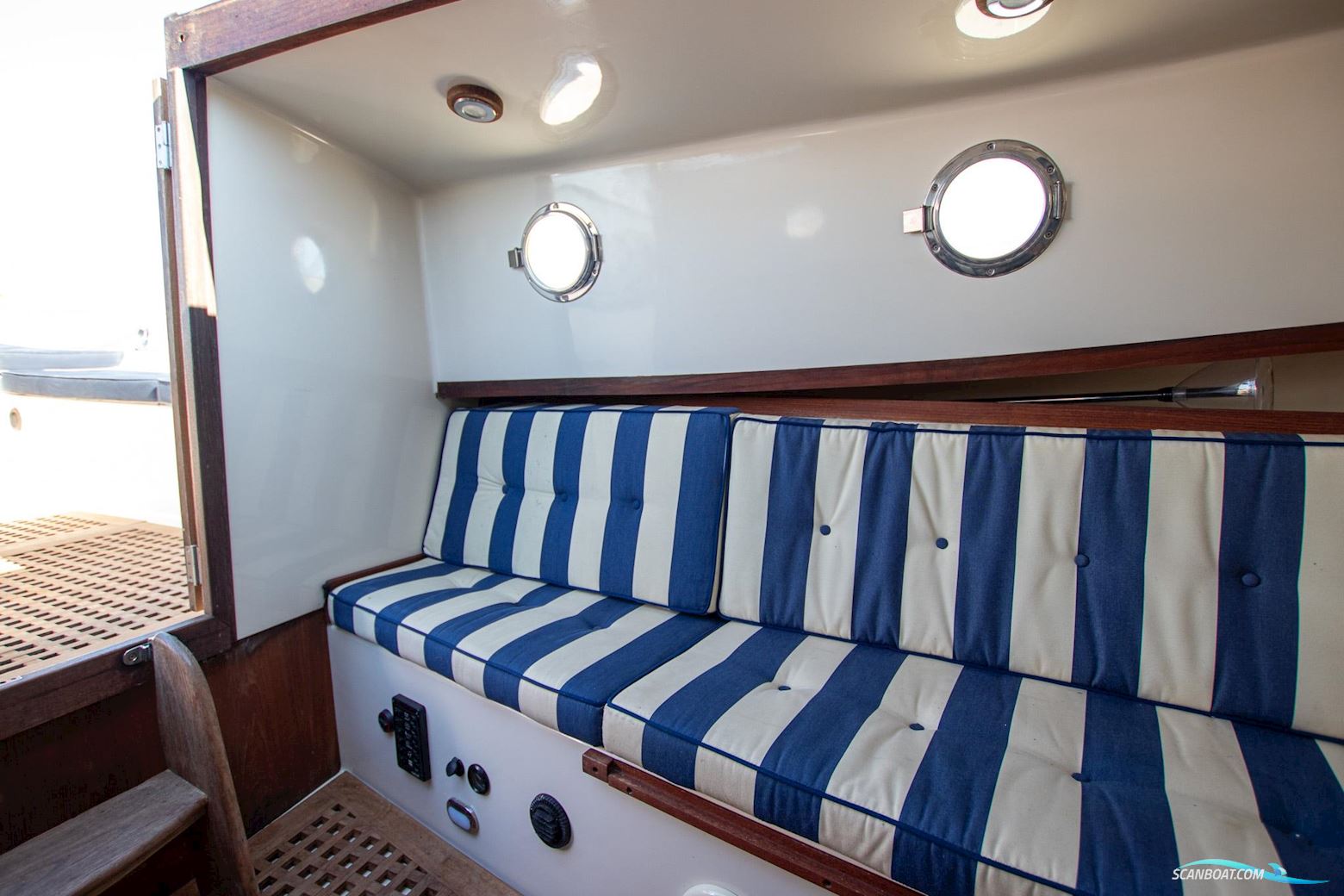 Jan Van Gent 10.35 Cabin