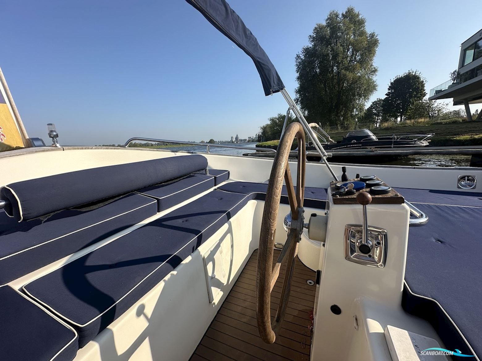 Jan Van Gent 10.35 Cabin